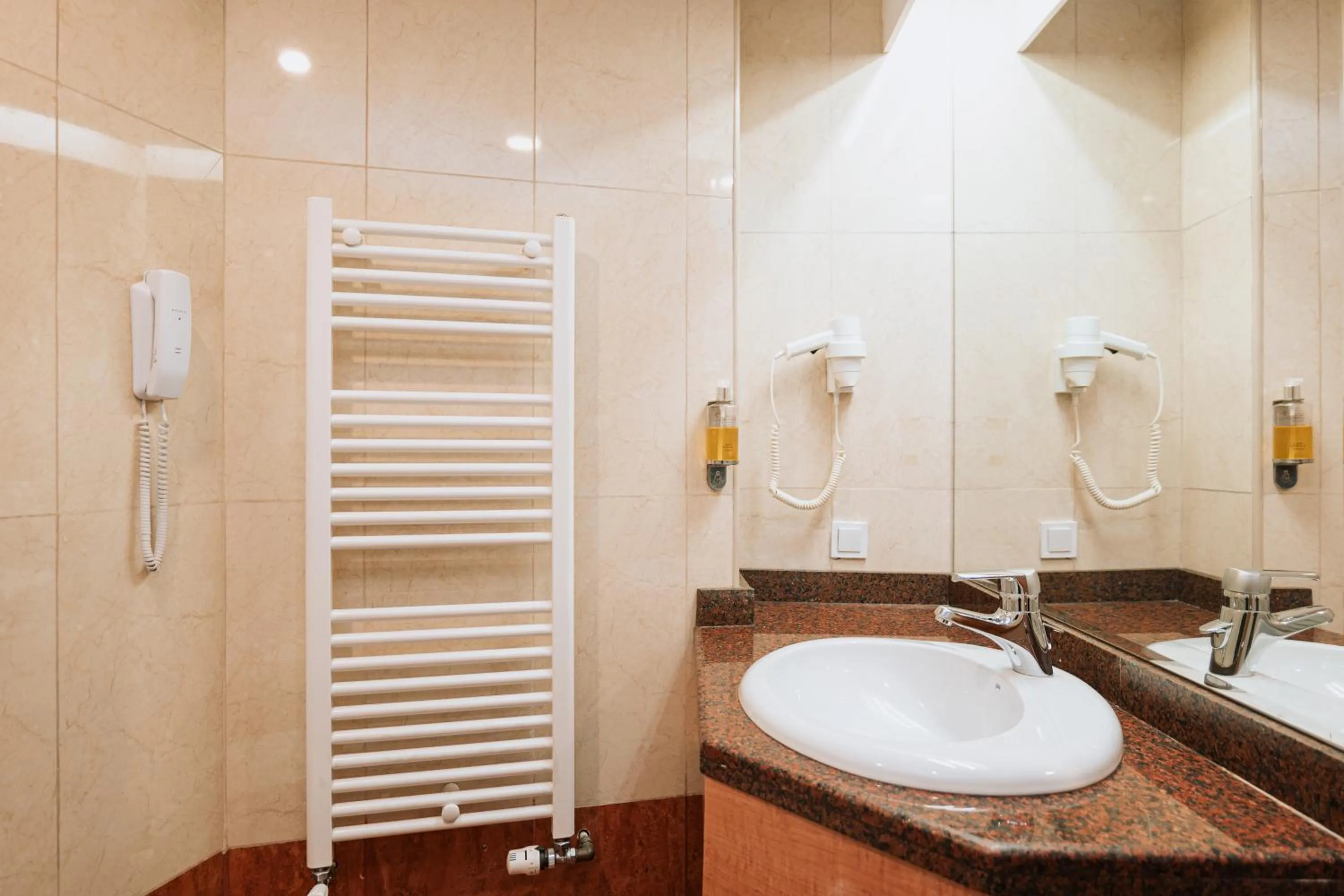 Bathroom in Hotel Duke Romana City Center