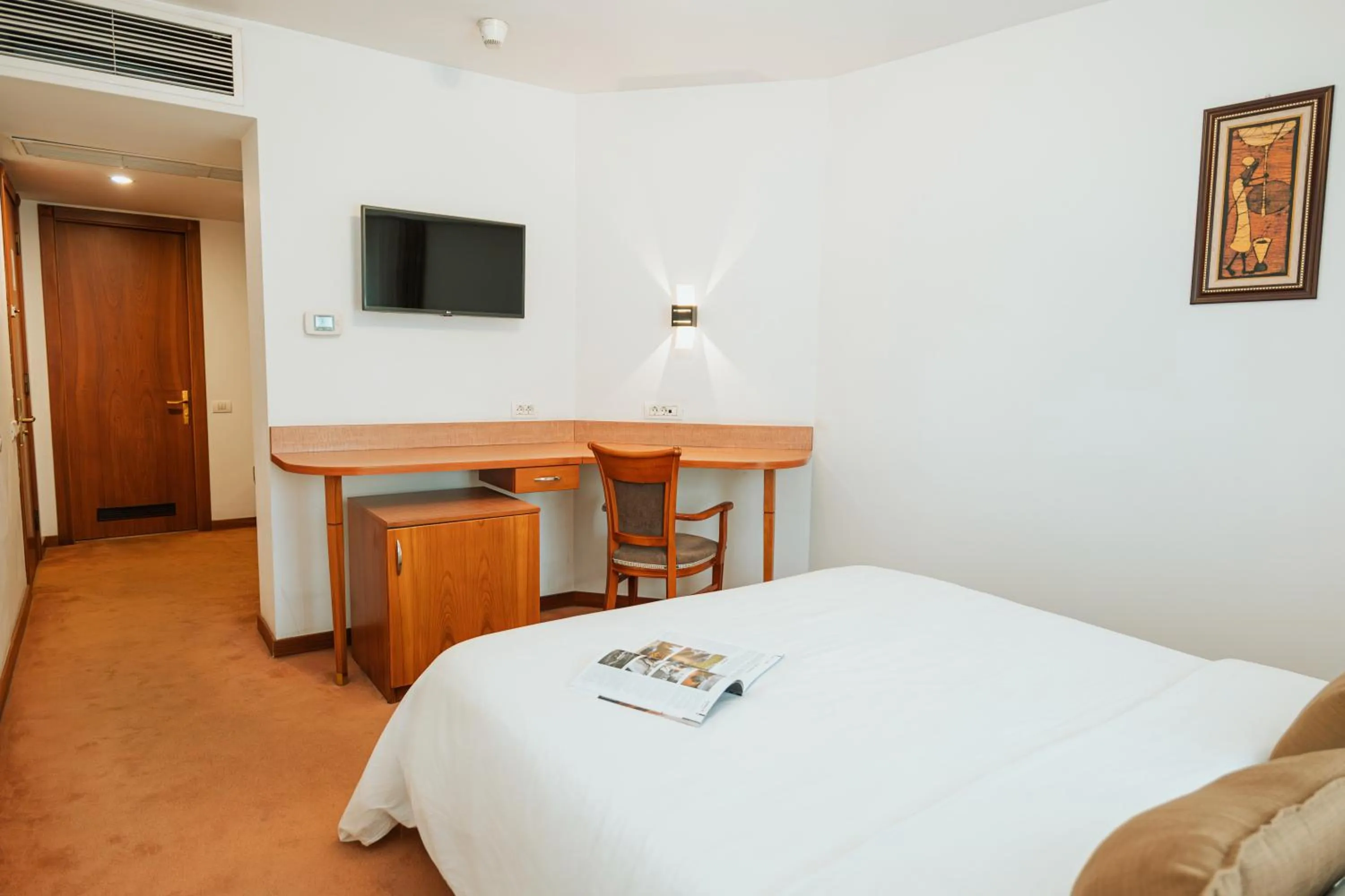 Bedroom, Bed in Hotel Duke Romana City Center