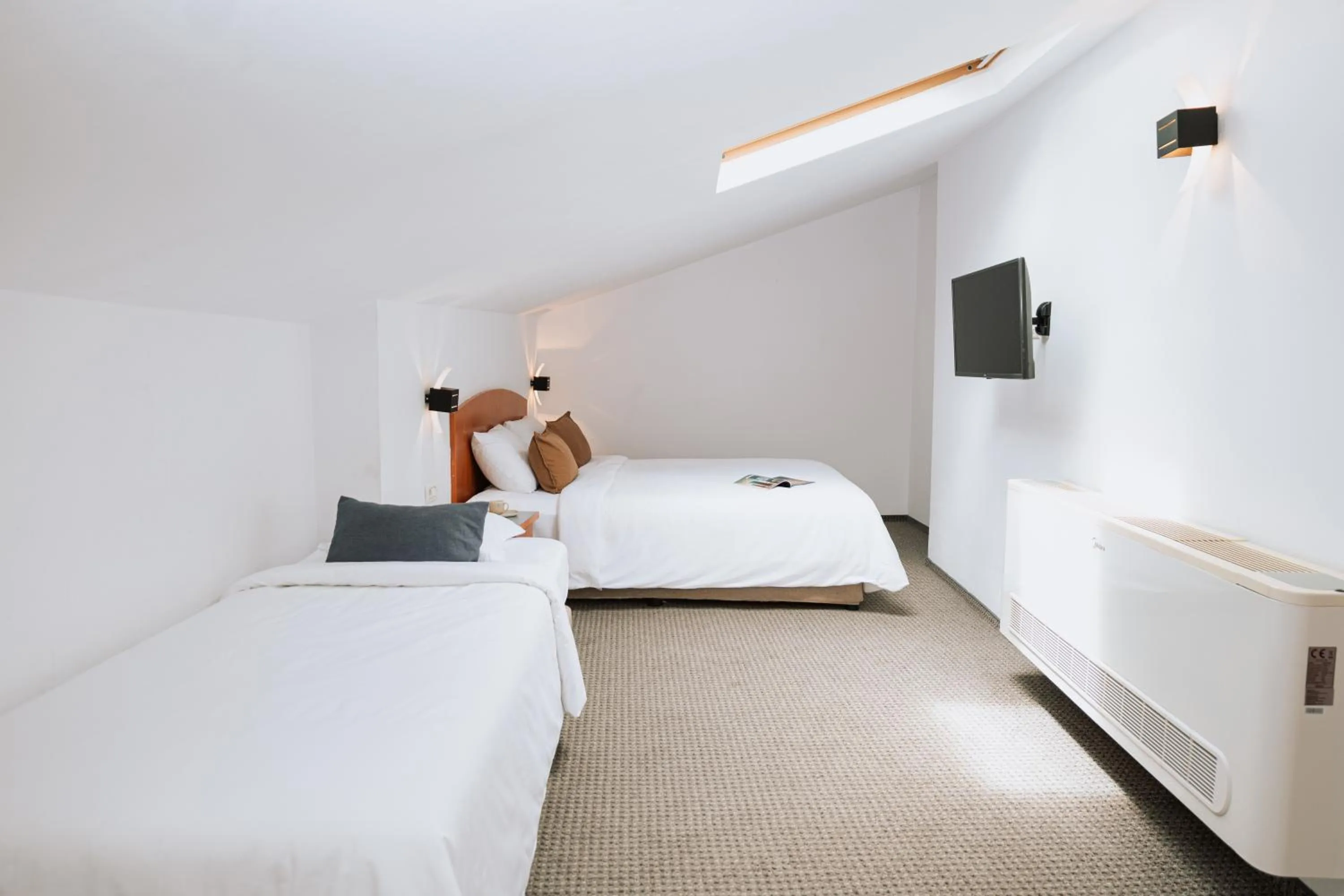 Bedroom, Bed in Hotel Duke Romana City Center