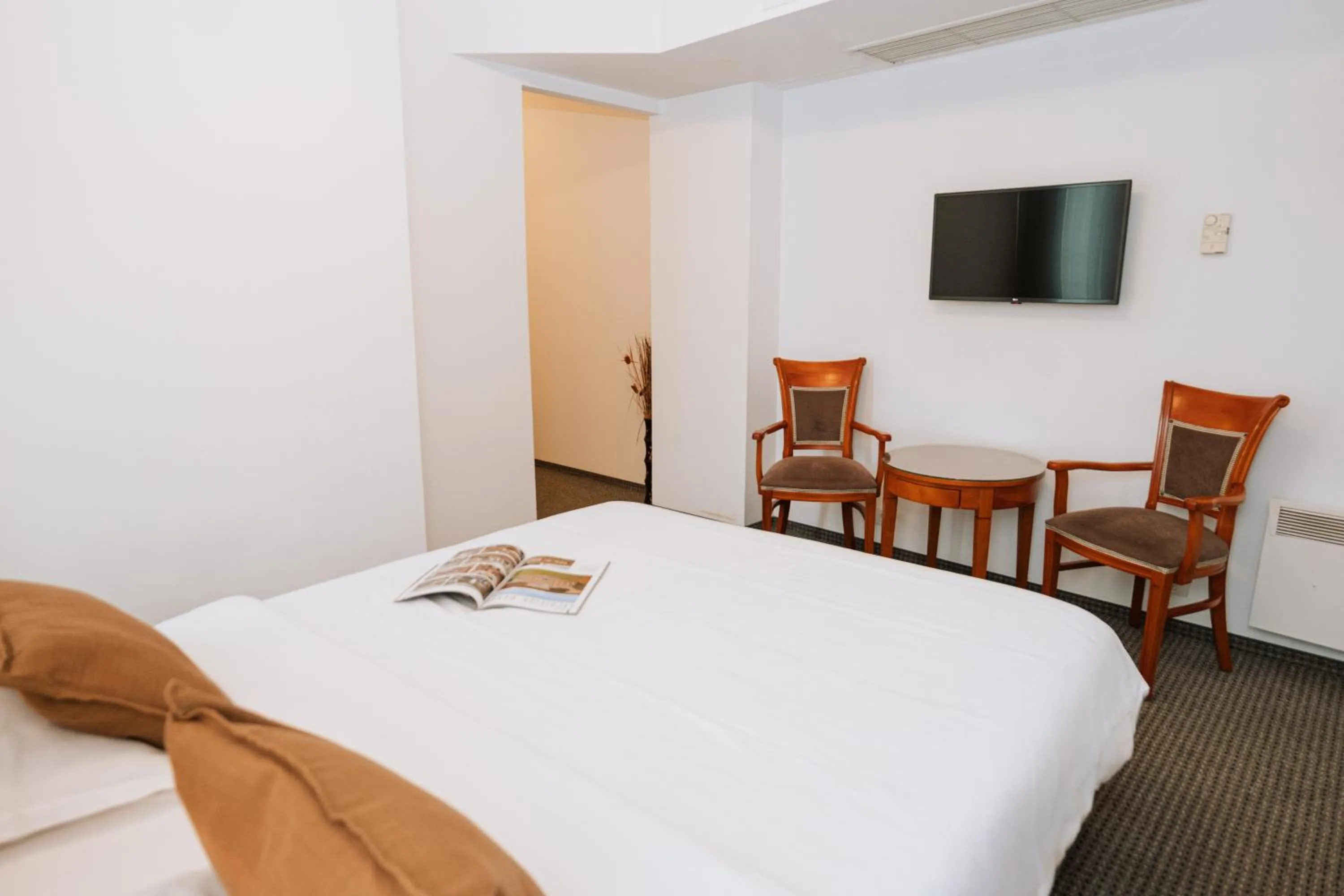 Bedroom, Bed in Hotel Duke Romana City Center