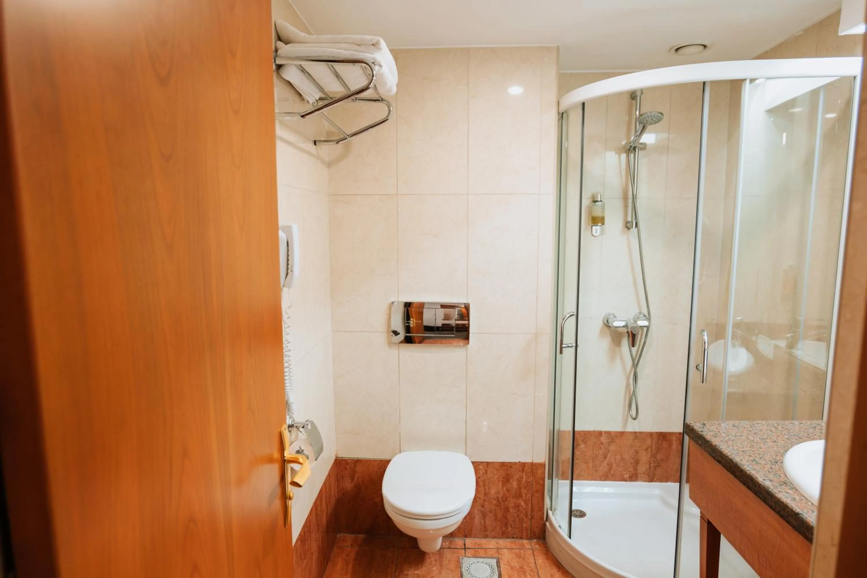 Bathroom in Hotel Duke Romana City Center