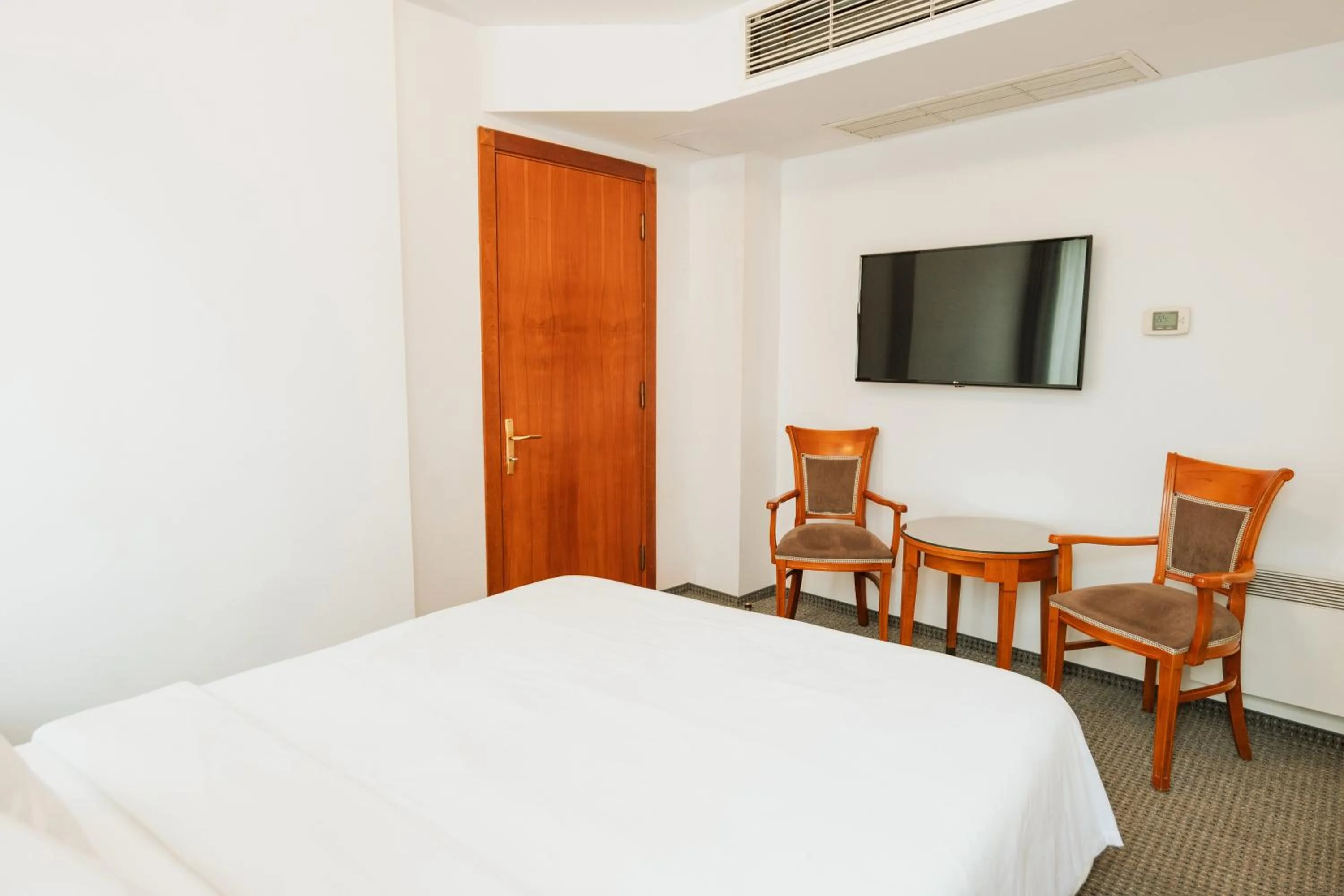 Bedroom, Bed in Hotel Duke Romana City Center