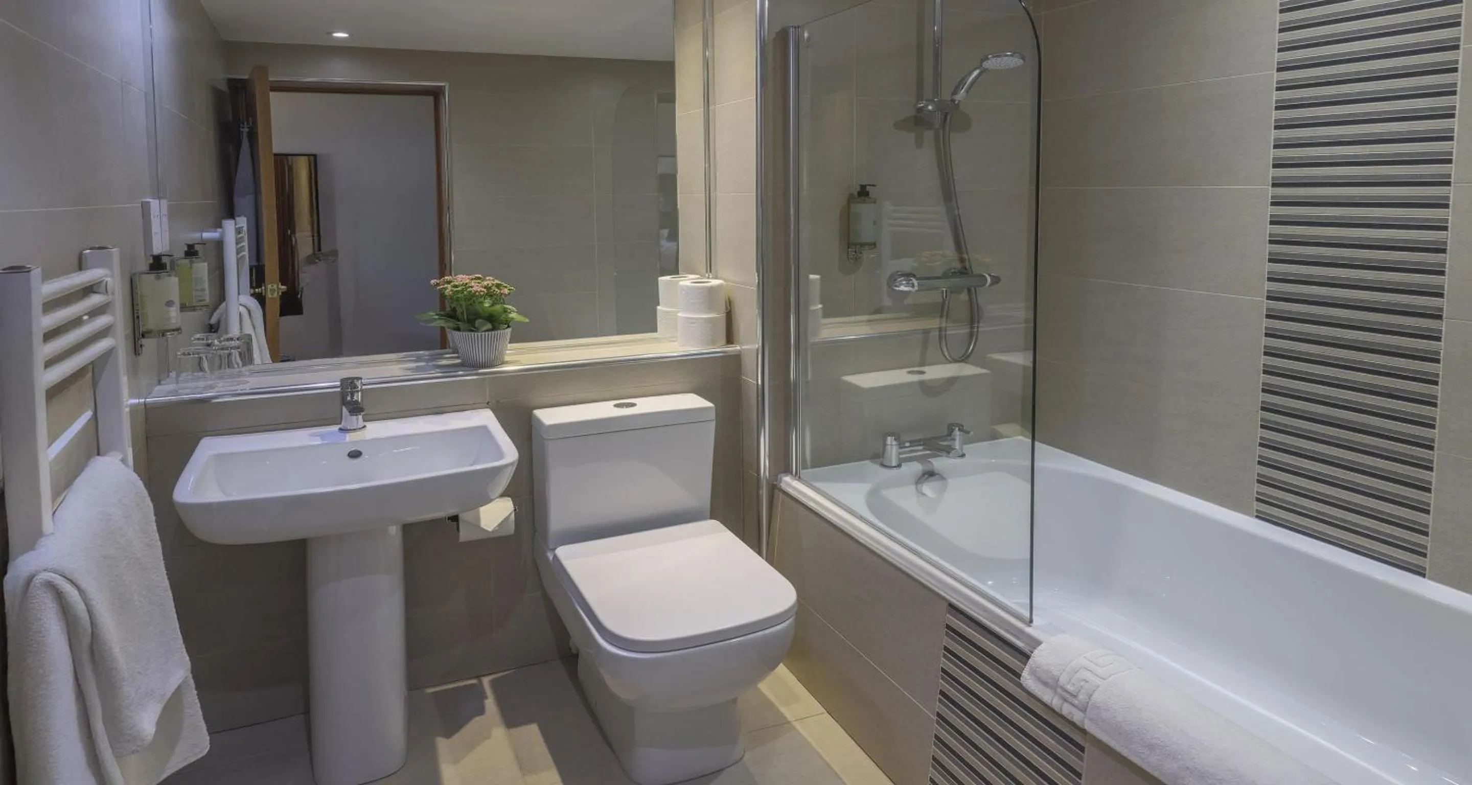 Bedroom in Best Western The Hilcroft Hotel West Lothian