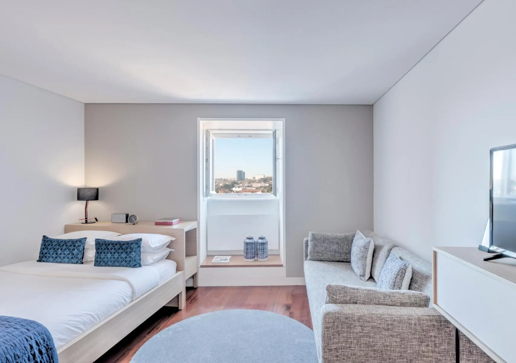 Living room, Bed in Oporto Street das Aldas - River View