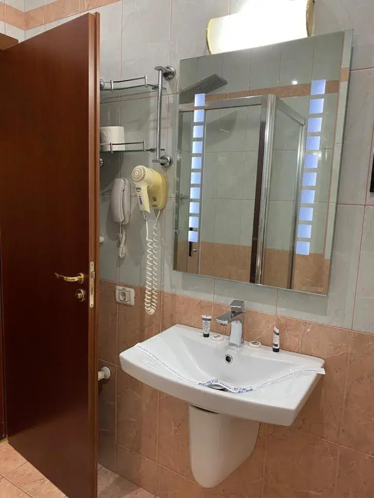 King Room with Balcony in Samaa Hotel King Room with Balcony in Samaa Hotel