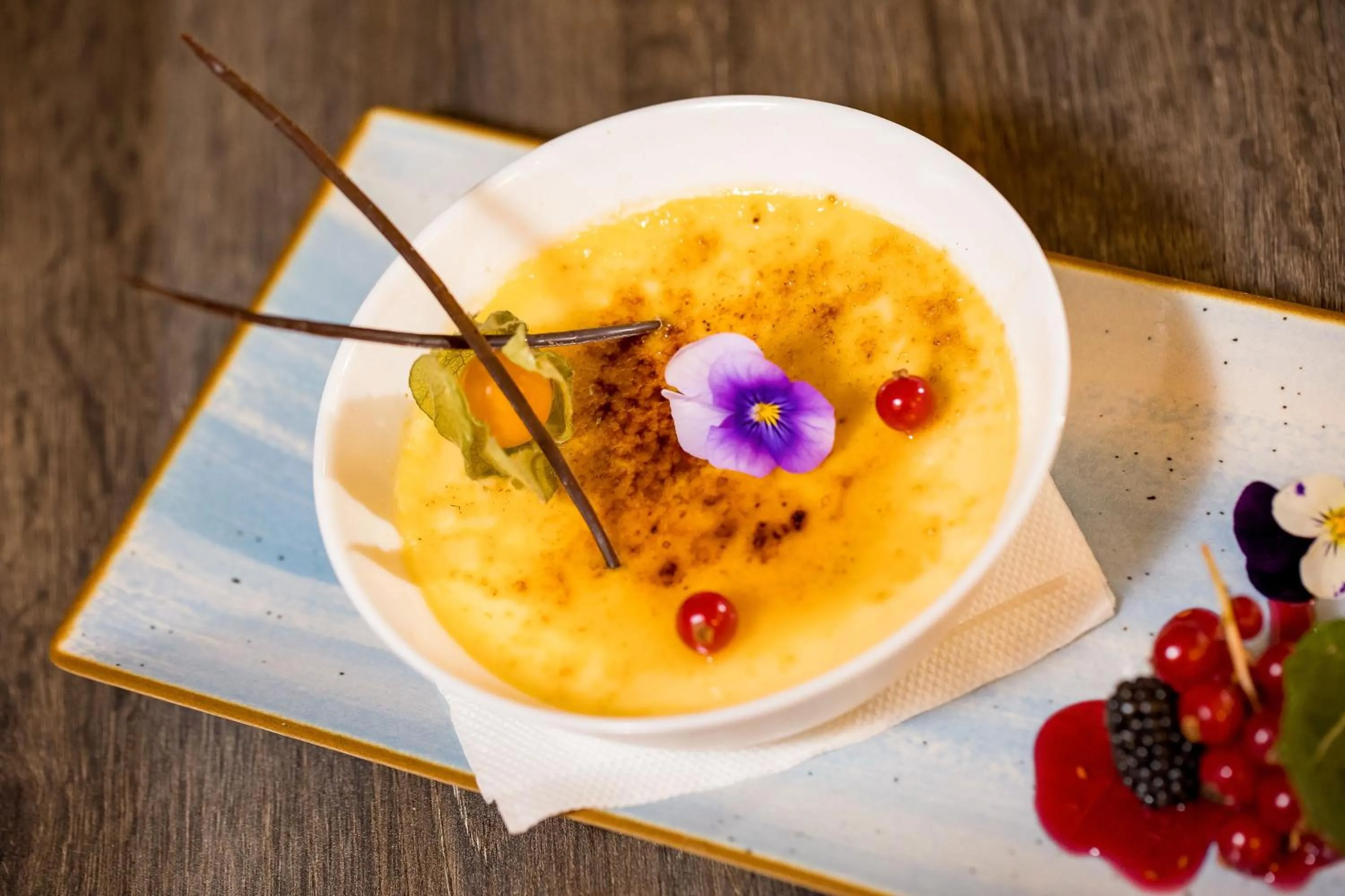 Restaurant/places to eat in Samaa Hotel