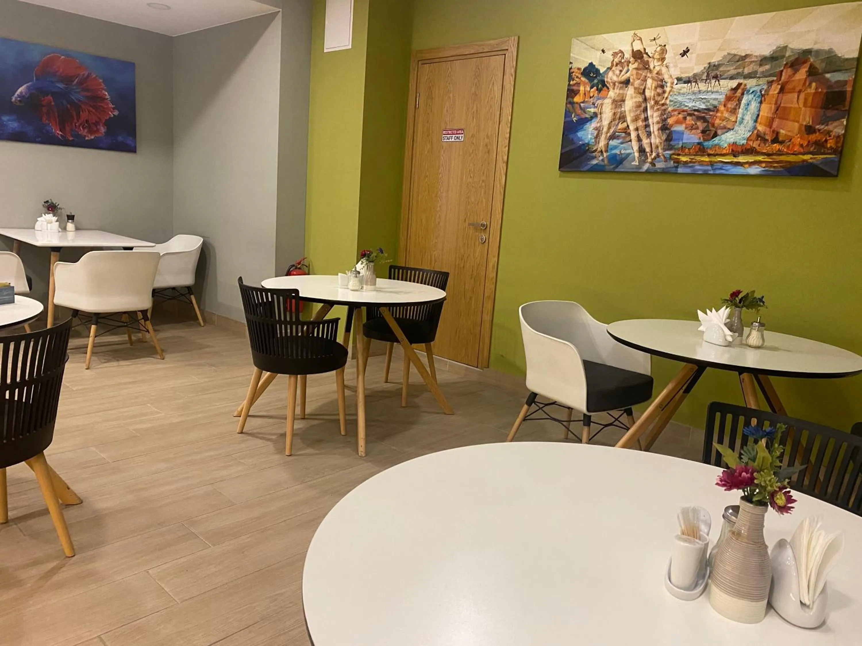 Restaurant/places to eat in Hotel Garnet Tbilisi