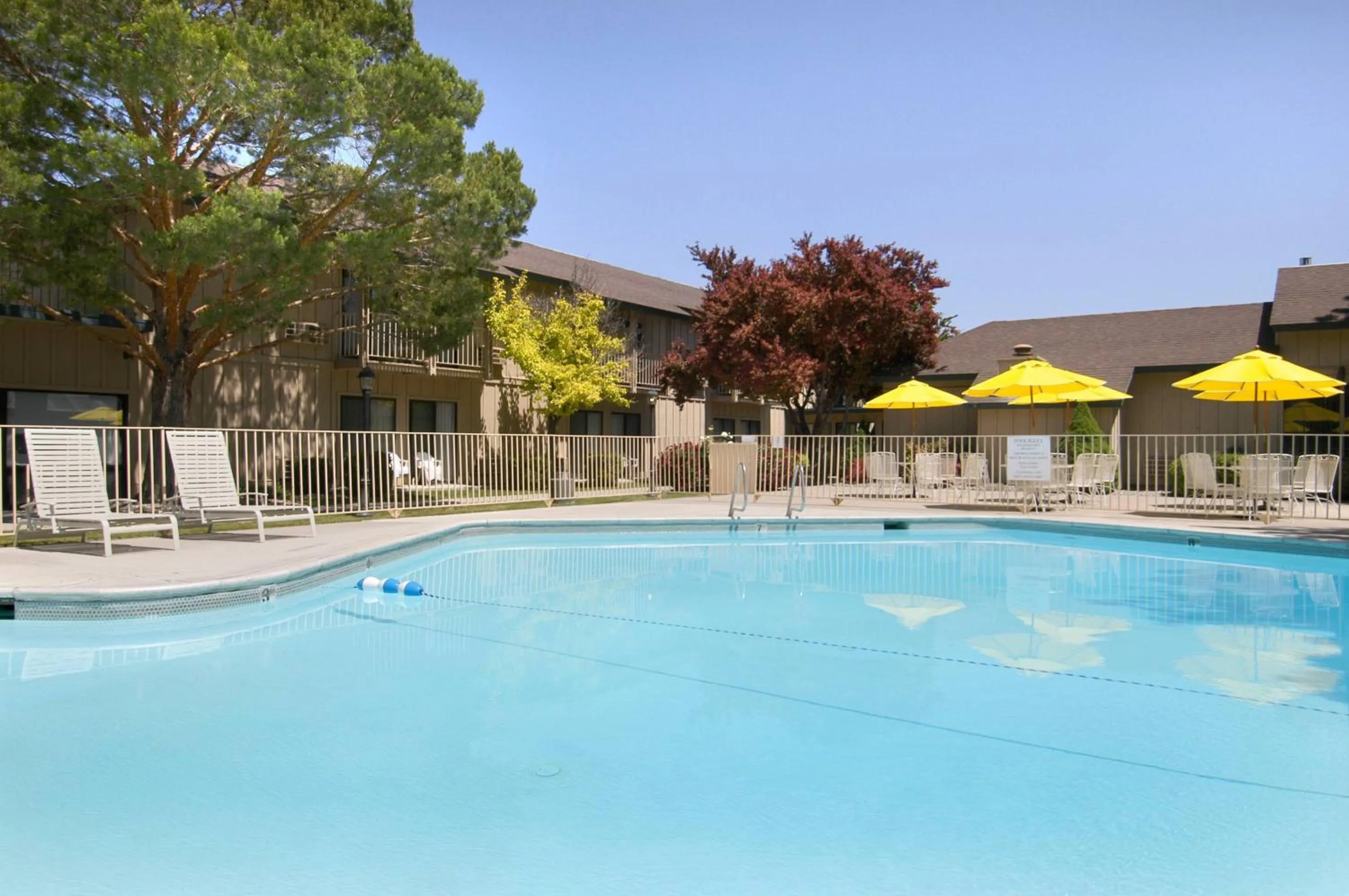 Swimming Pool in Red Lion Hotel Twin Falls