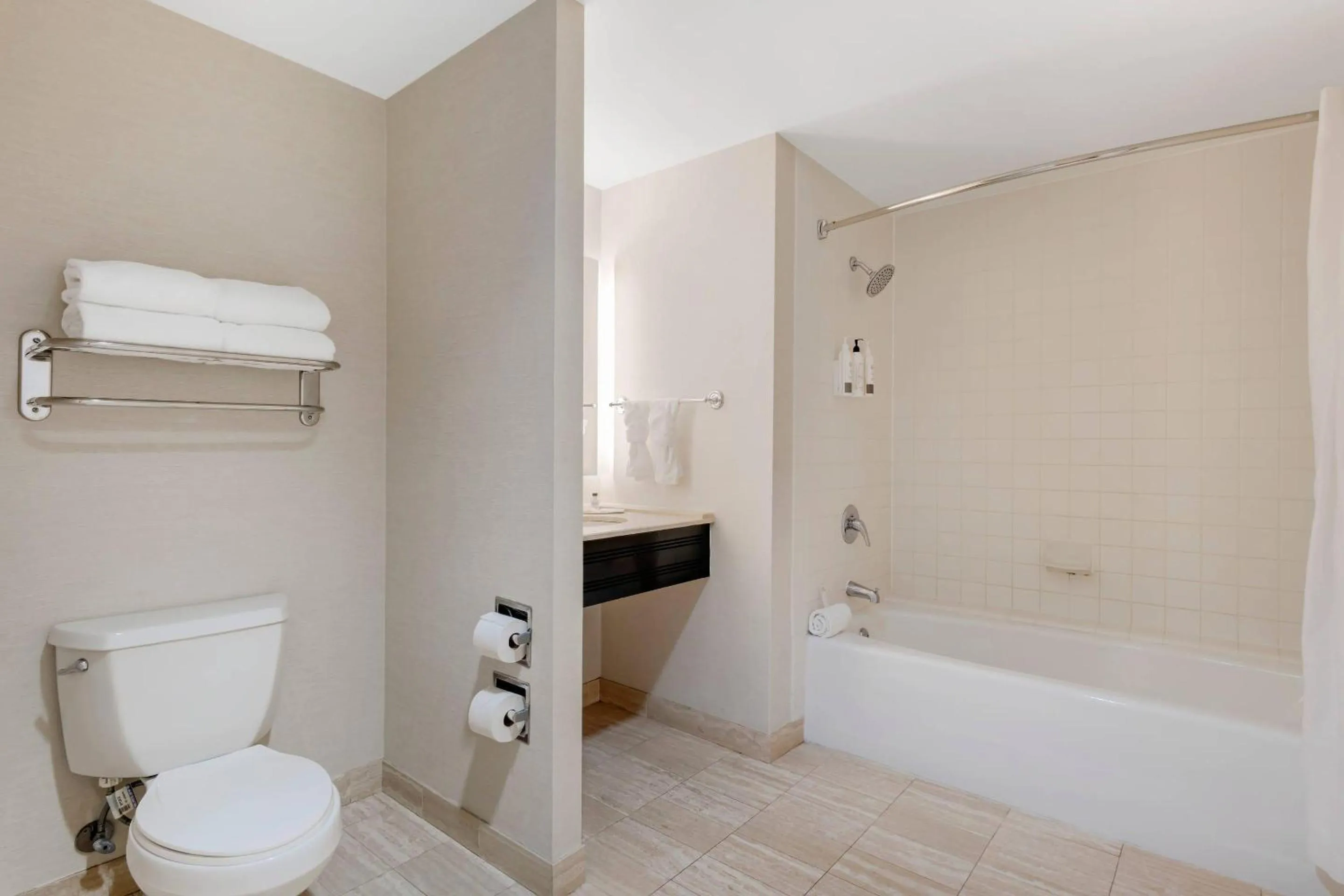 Bedroom in The Connally Hotel Downtown Atlanta, an Ascend Collection Hotel