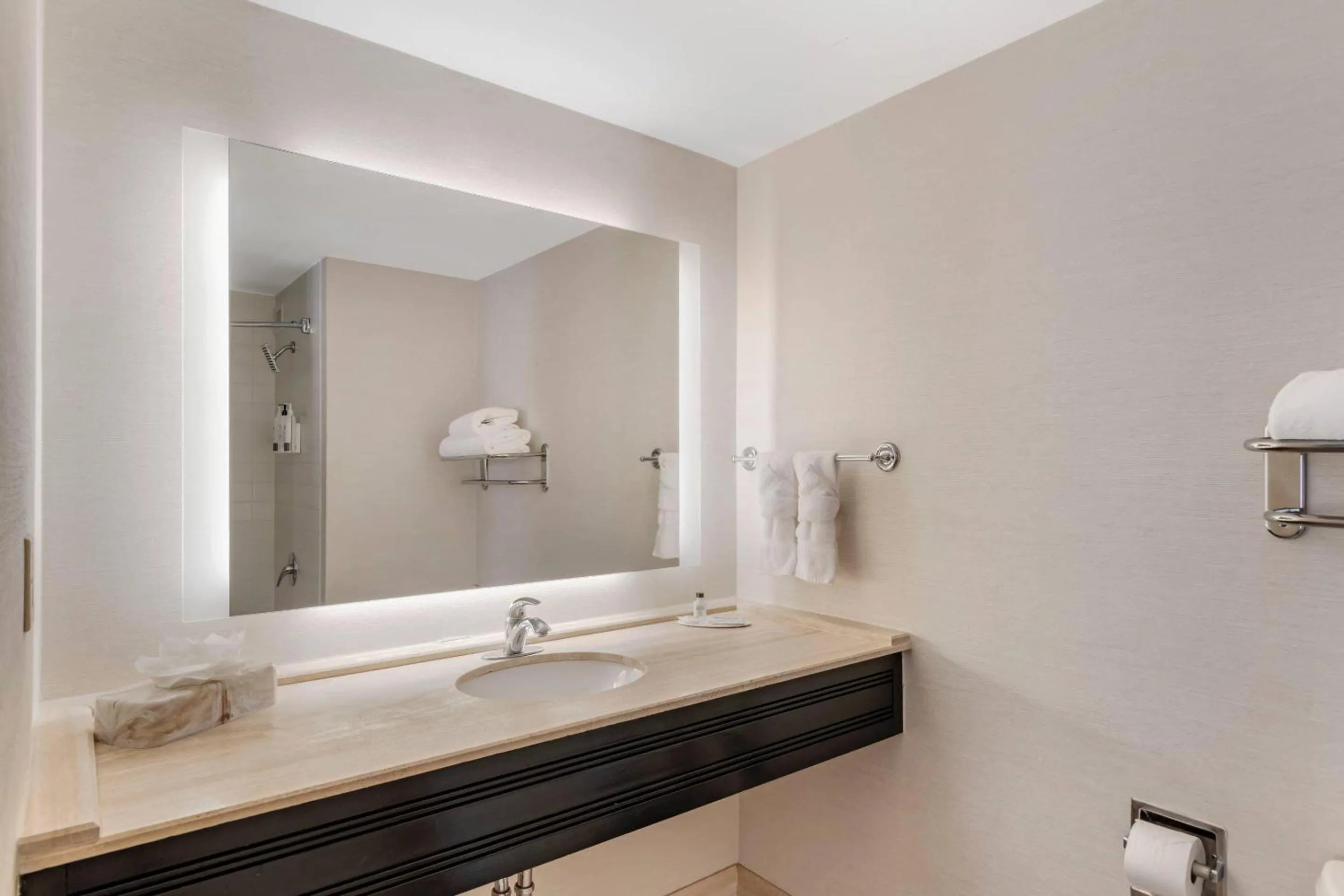 Bedroom in The Connally Hotel Downtown Atlanta, an Ascend Collection Hotel