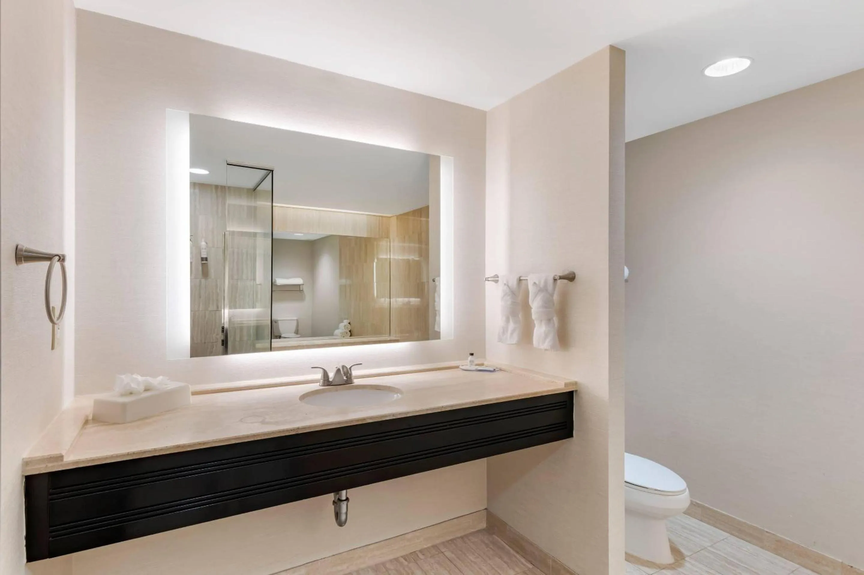 Bedroom in The Connally Hotel Downtown Atlanta, an Ascend Collection Hotel