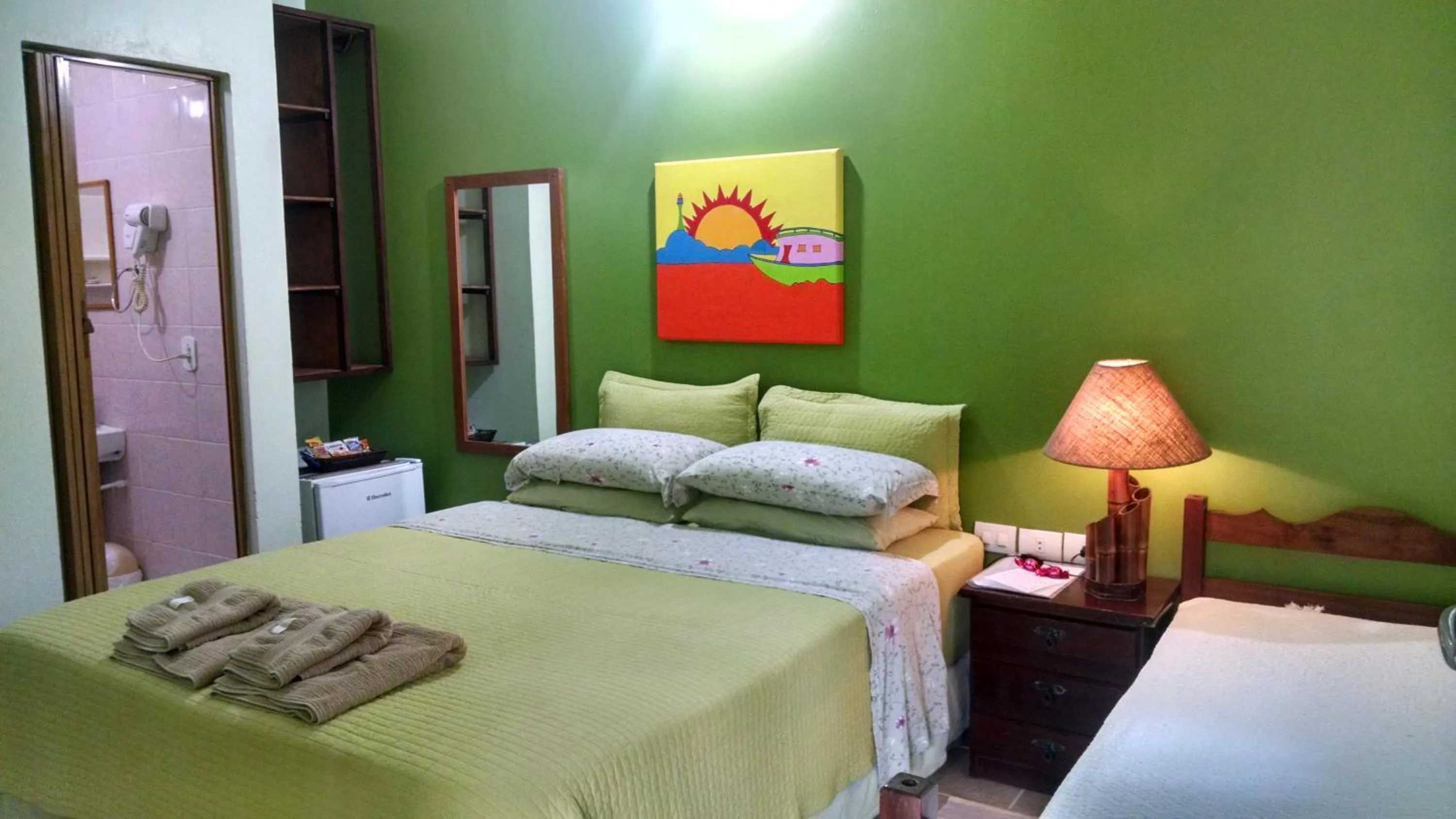 Shower, Bed in Pousada Enseada das Conchas