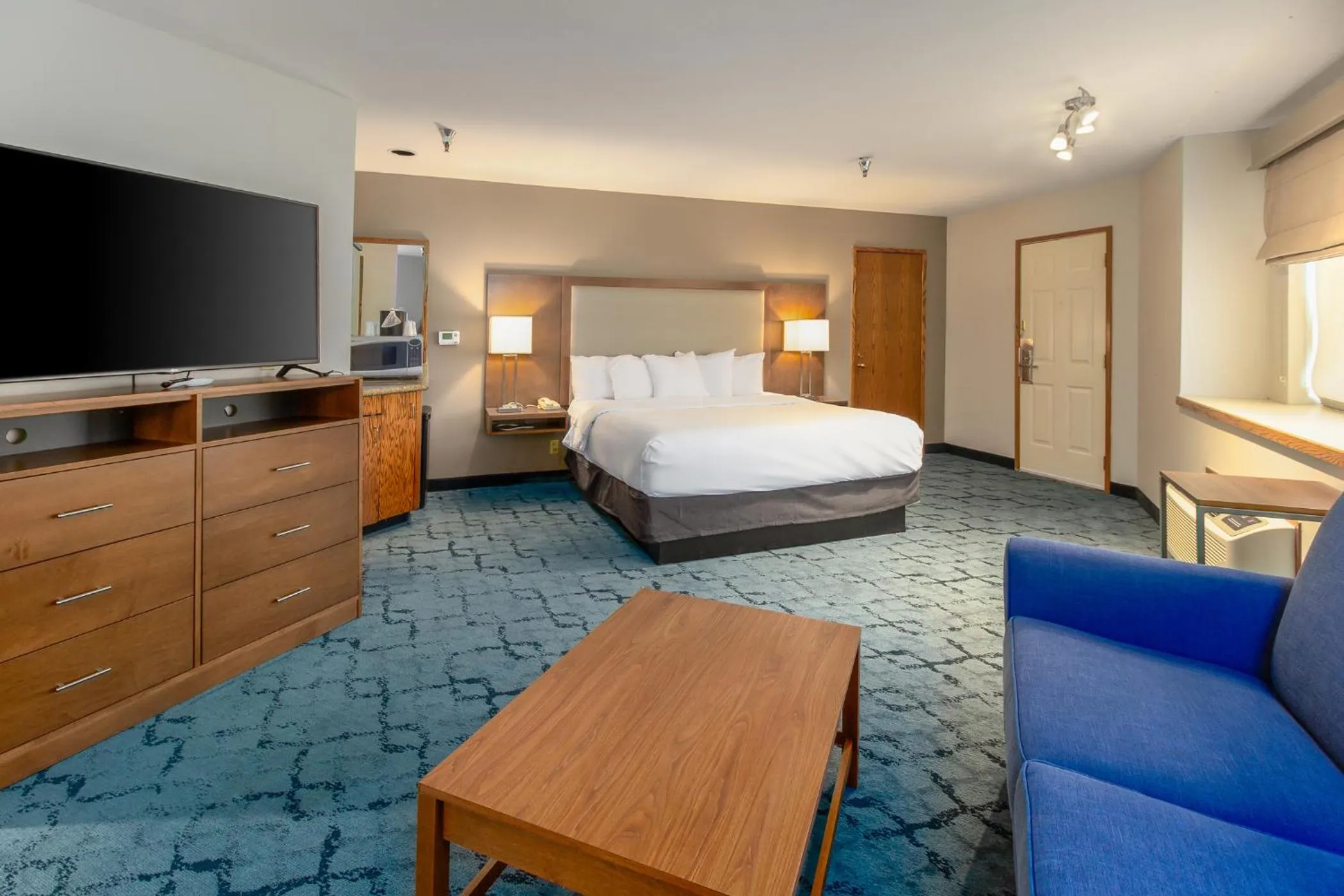 Bed in Red Lion Templin's Hotel on the River