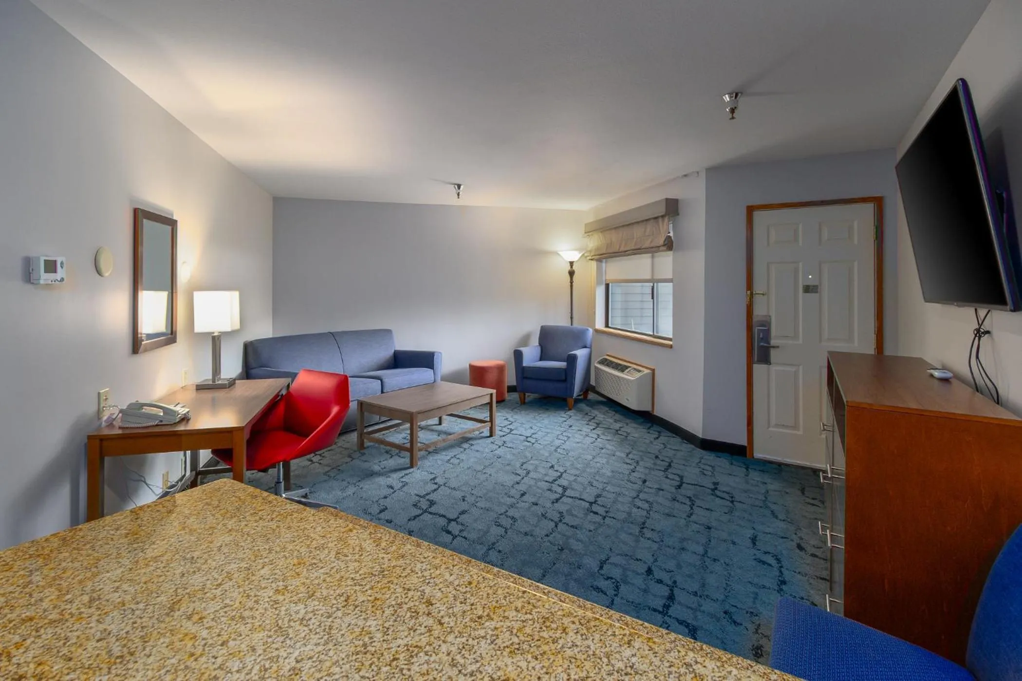 Living room, Bed in Red Lion Templin's Hotel on the River