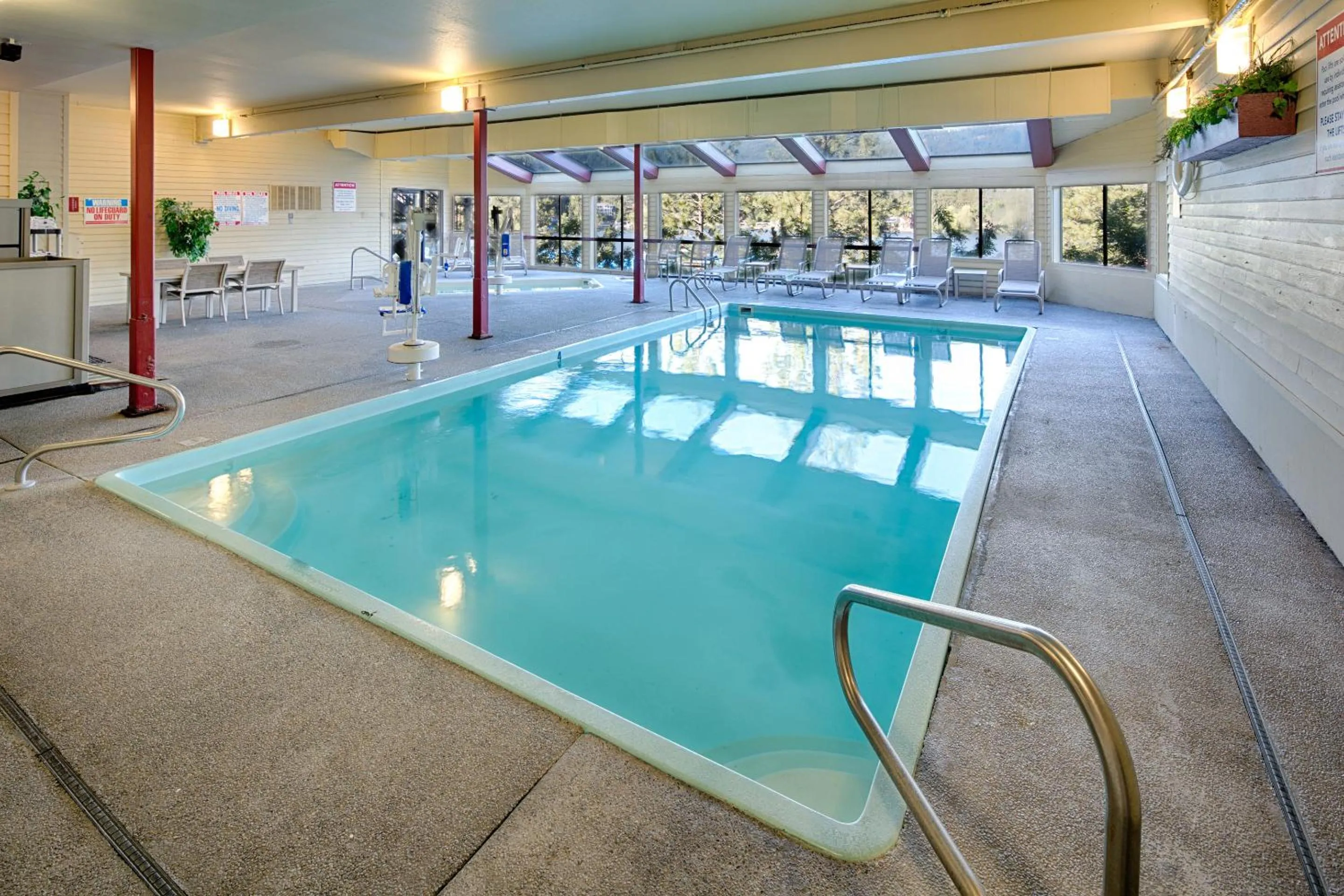 Swimming pool in Red Lion Templin's Hotel on the River