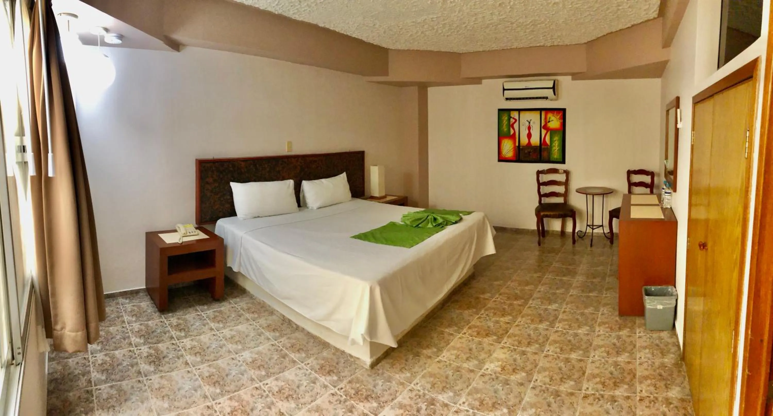 Photo of the whole room, Bed in Hotel del Camino Real