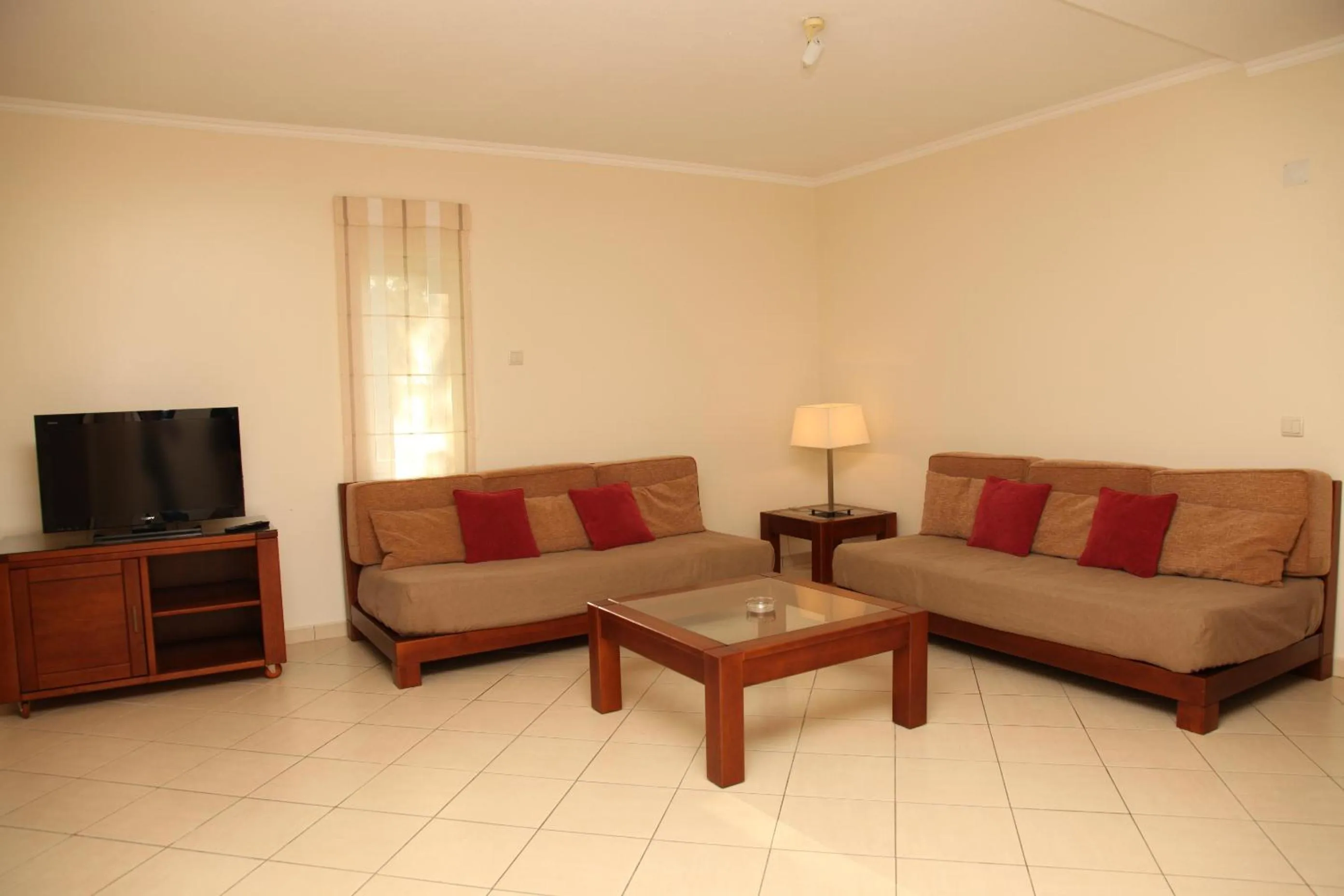 Seating area in Parque Mourabel, Oásis Village & Pé do Lago