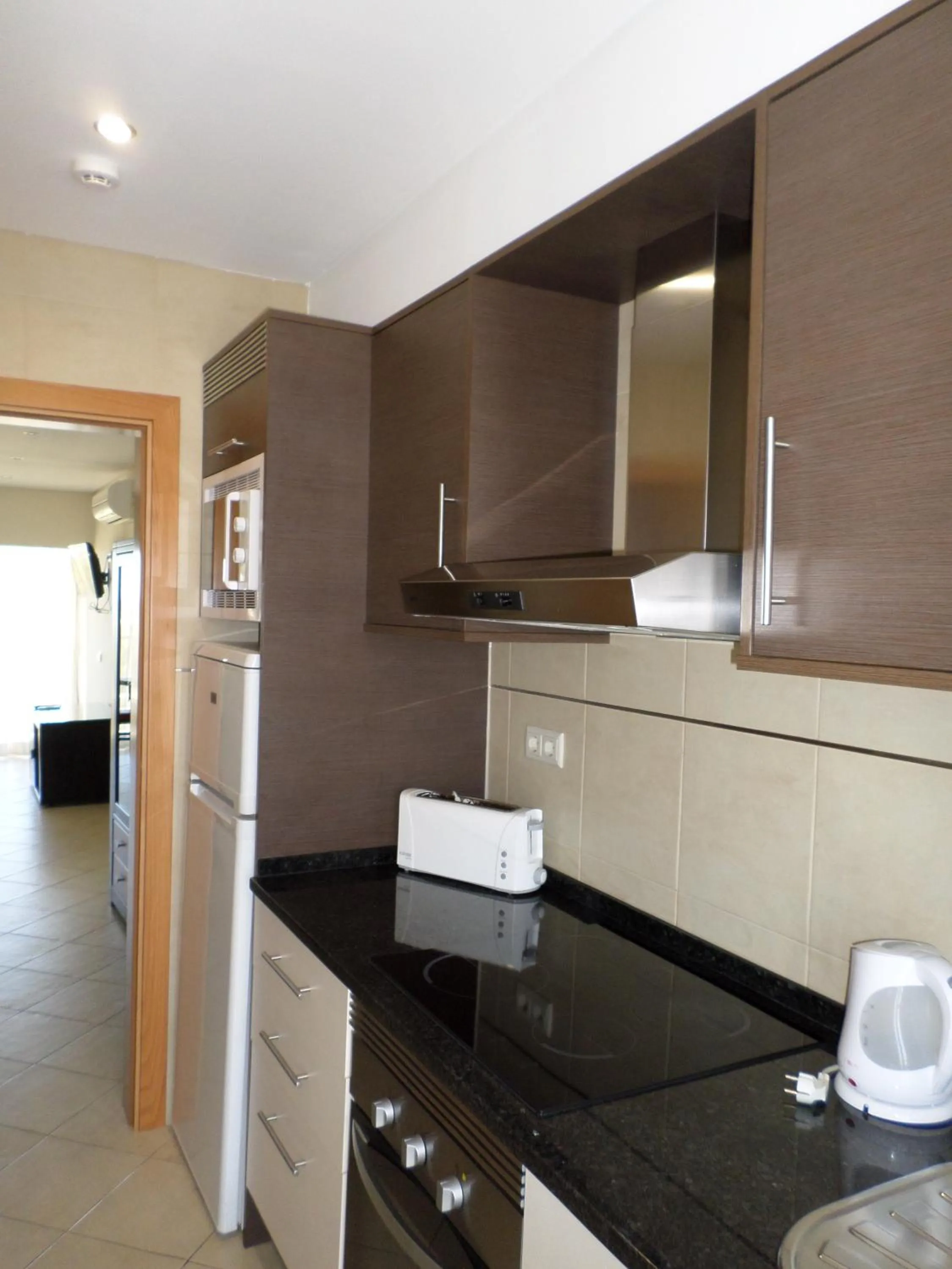 Kitchen or kitchenette in Parque Mourabel, Oásis Village & Pé do Lago