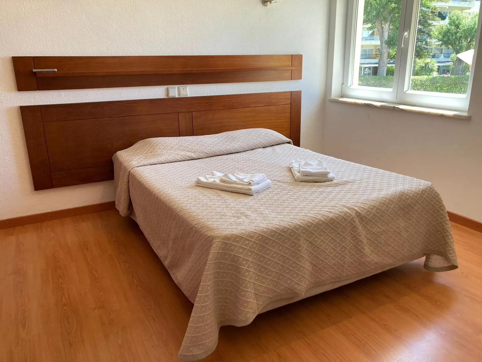 Bedroom, Bed in Parque Mourabel, Oásis Village & Pé do Lago