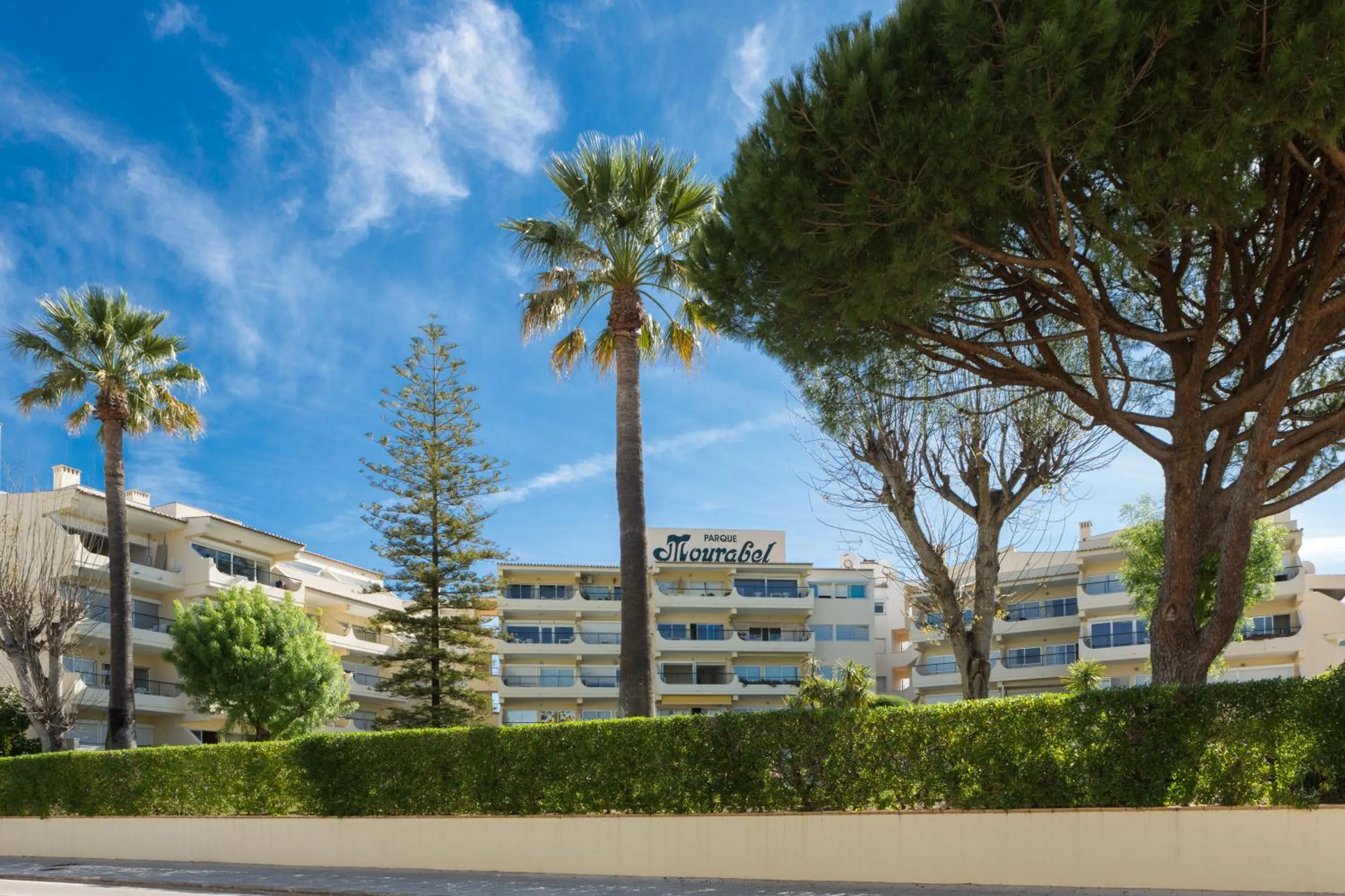 Day in Parque Mourabel, Oásis Village & Pé do Lago