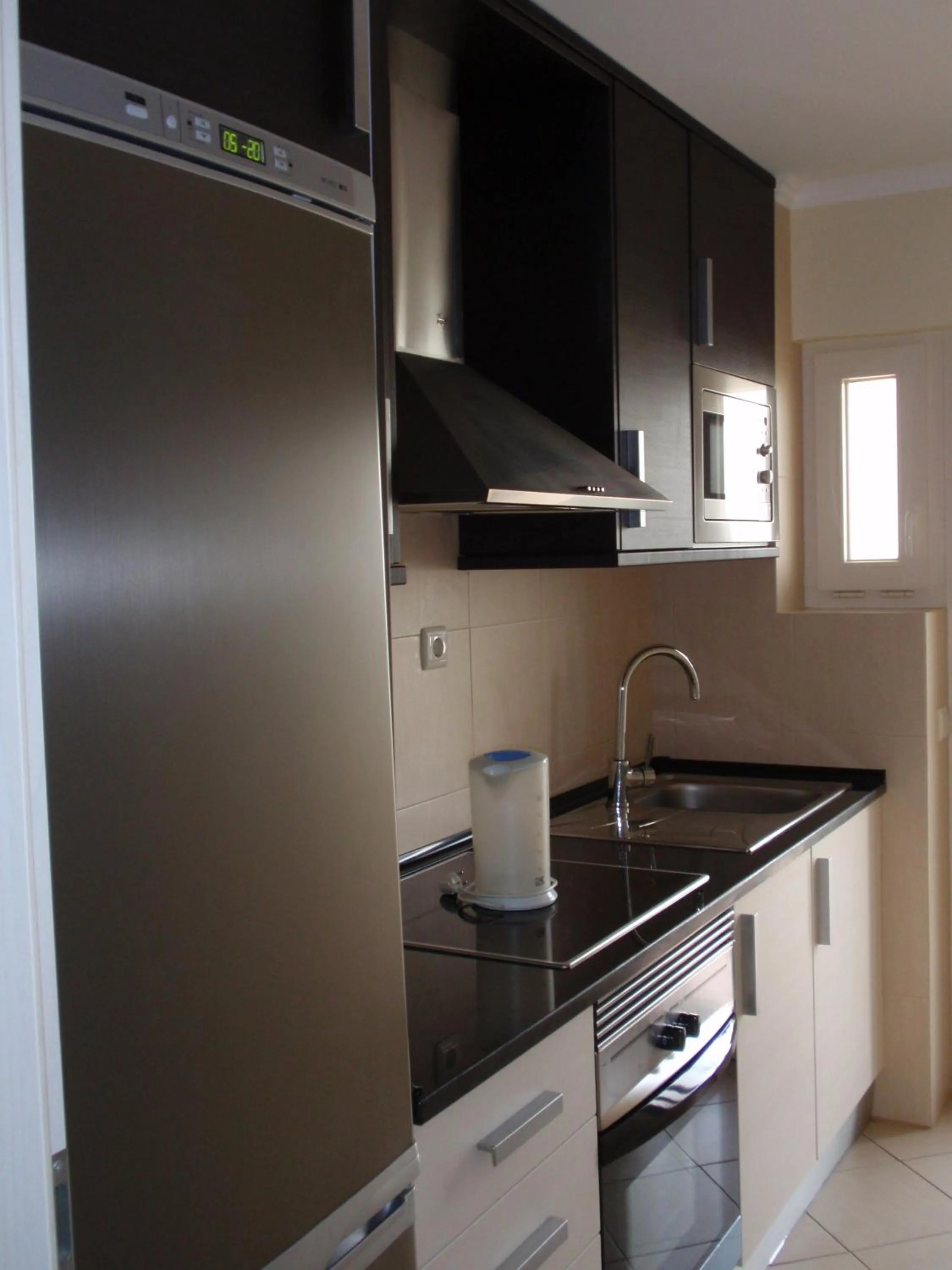 Kitchen or kitchenette in Parque Mourabel, Oásis Village & Pé do Lago