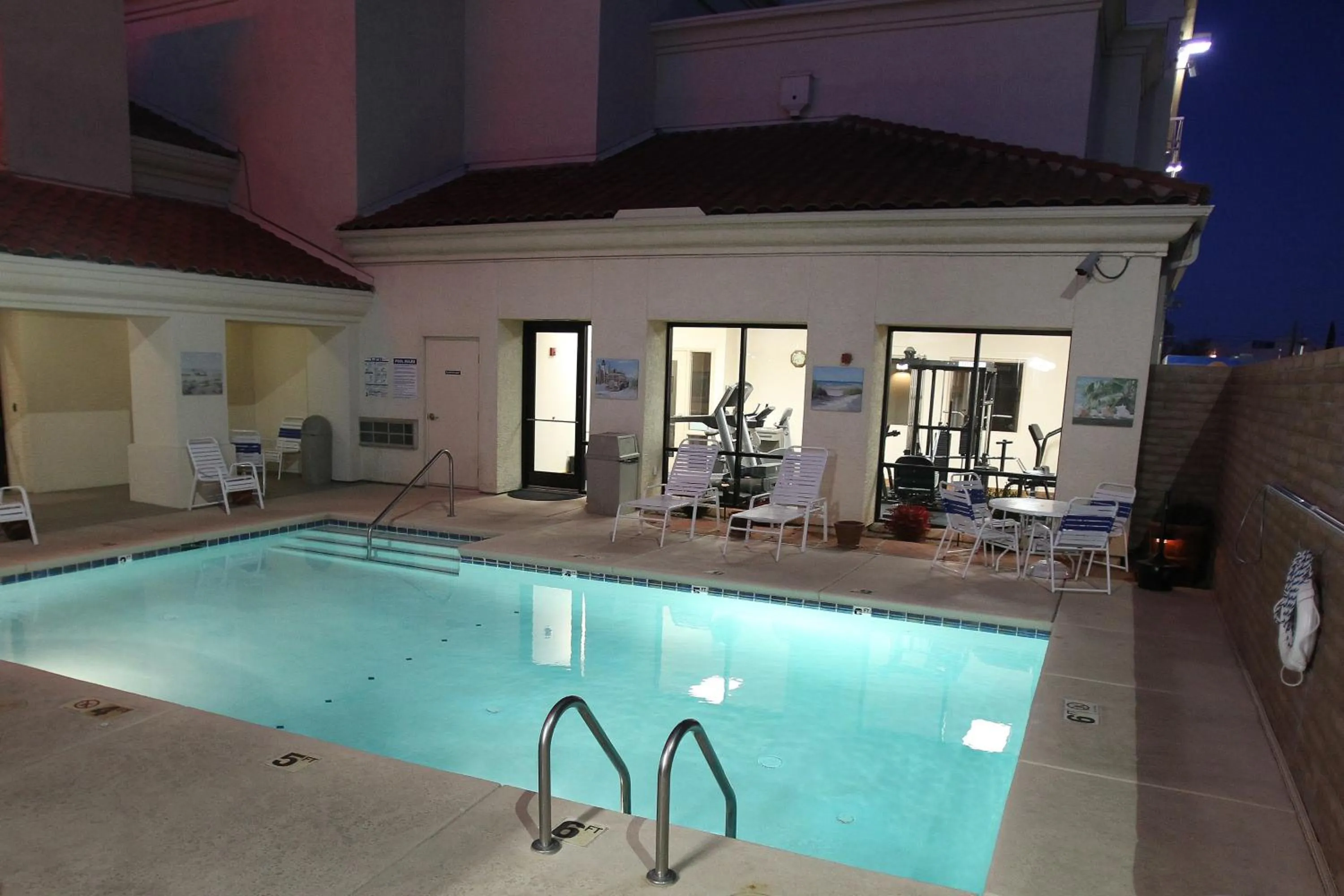 Swimming pool in Gateway Studio Suites