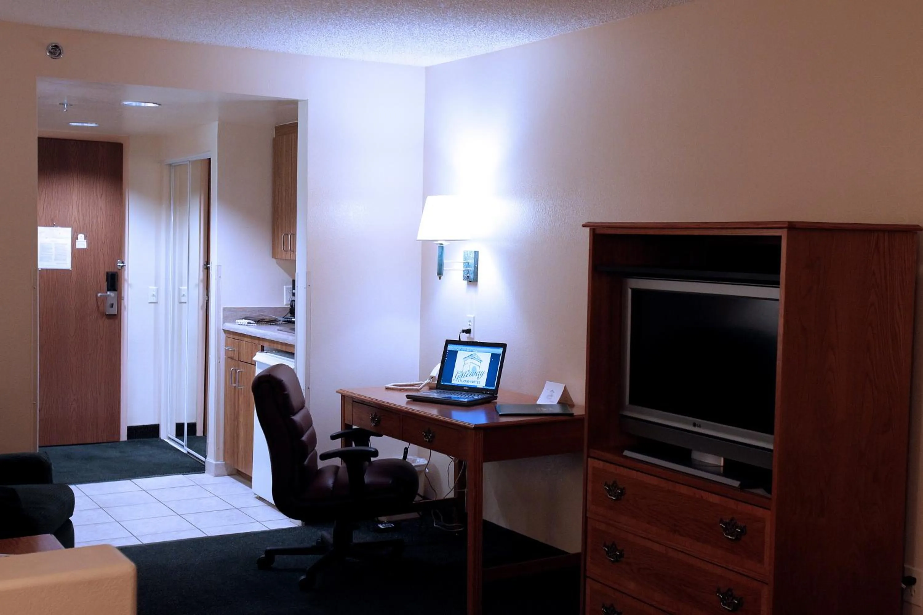 TV and multimedia, Bed in Gateway Studio Suites