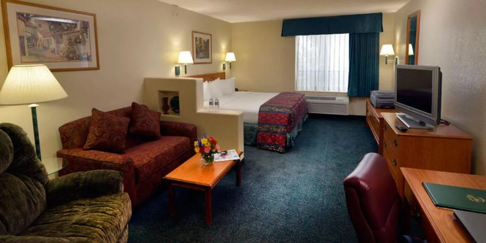 Bedroom, Bed in Gateway Studio Suites