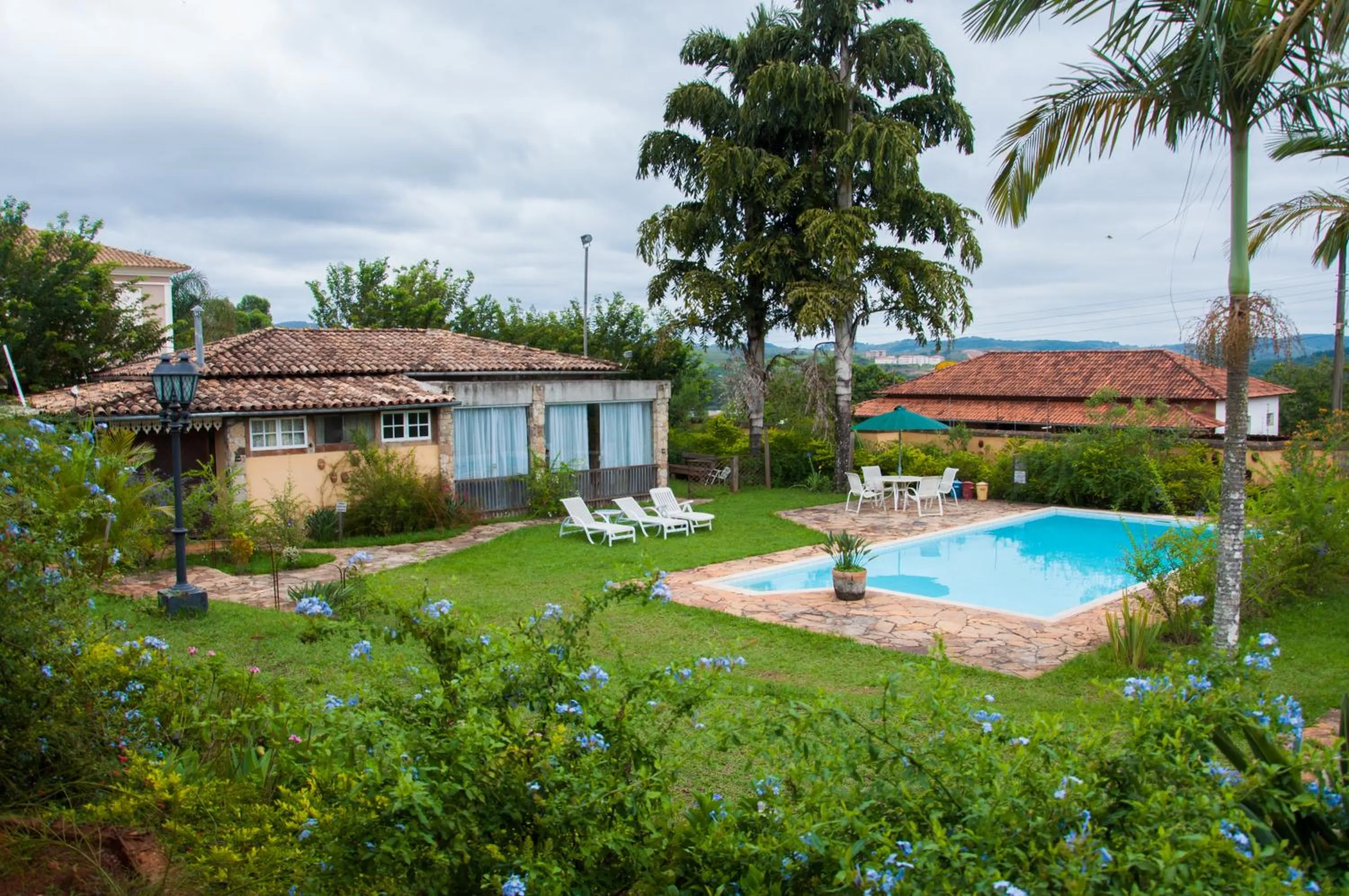Swimming pool in Pousada Paço do Lavradio