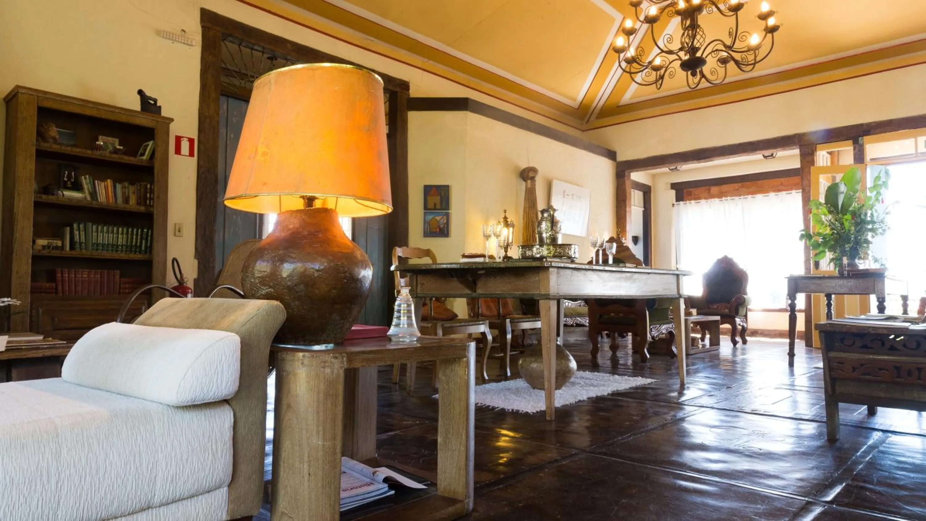 Library in Pousada Paço do Lavradio