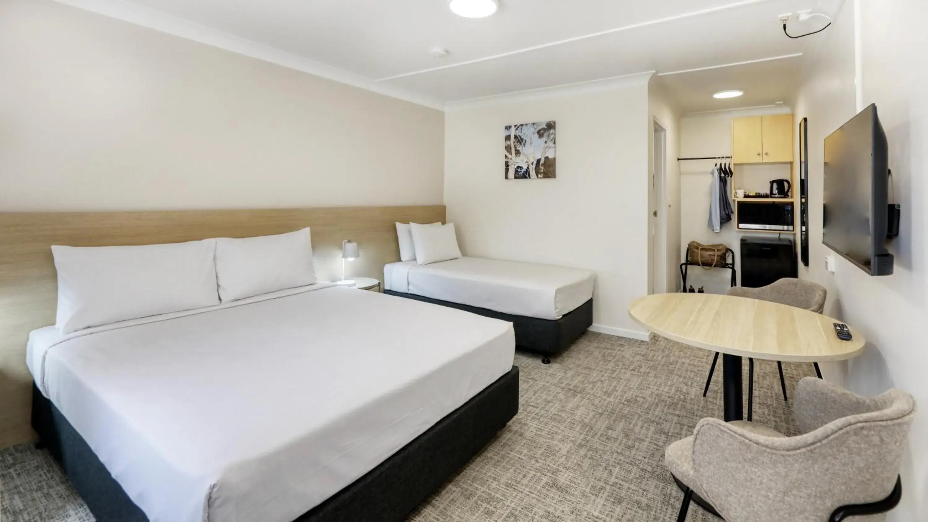 Essential Queen Room in The Phoenix Artesian Spa Resort and Accommodation Essential Queen Room in The Phoenix Artesian Spa Resort and Accommodation