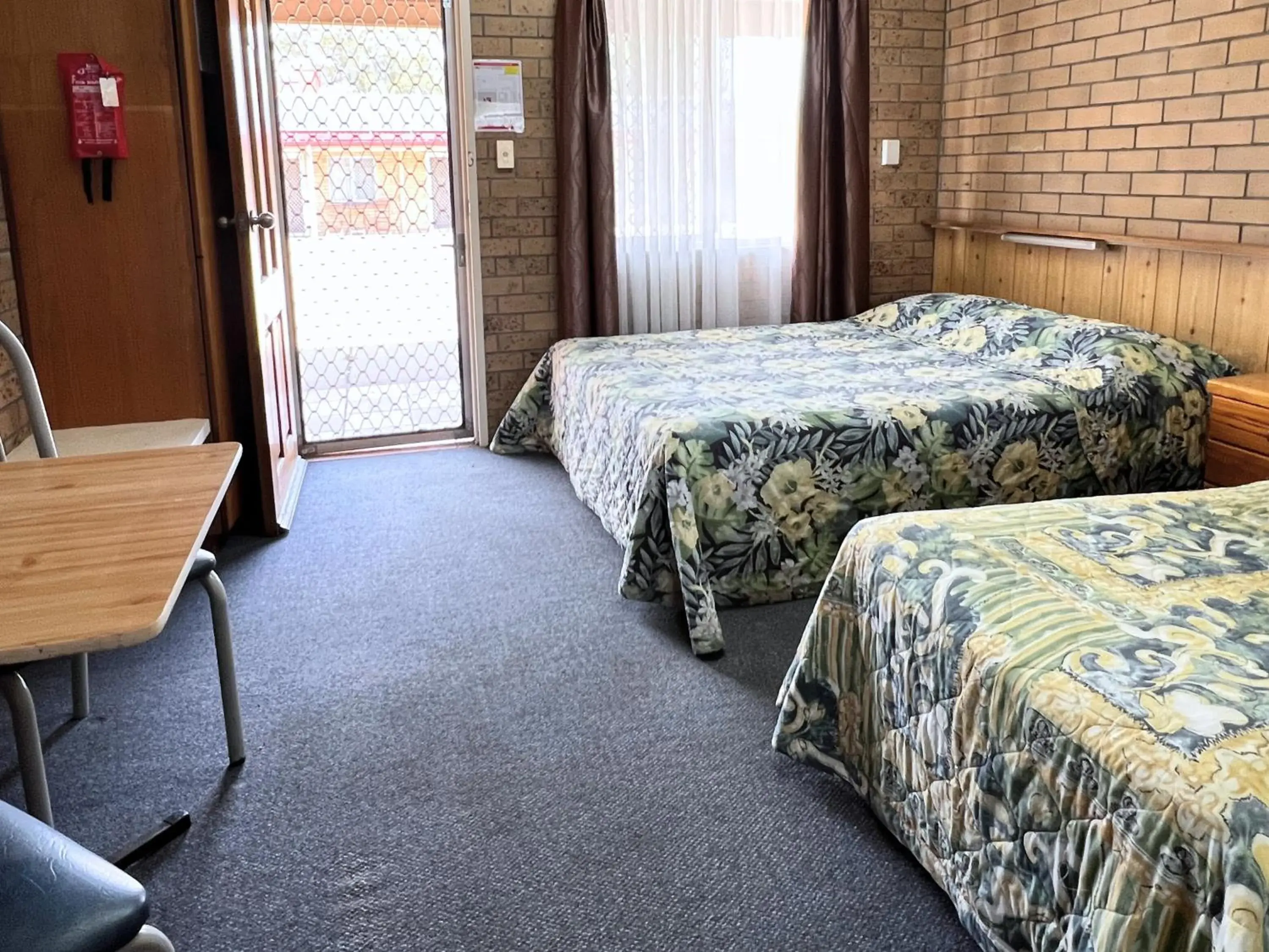 Budget Queen/Single Room in The Phoenix Artesian Spa Resort and Accommodation Budget Queen/Single Room in The Phoenix Artesian Spa Resort and Accommodation