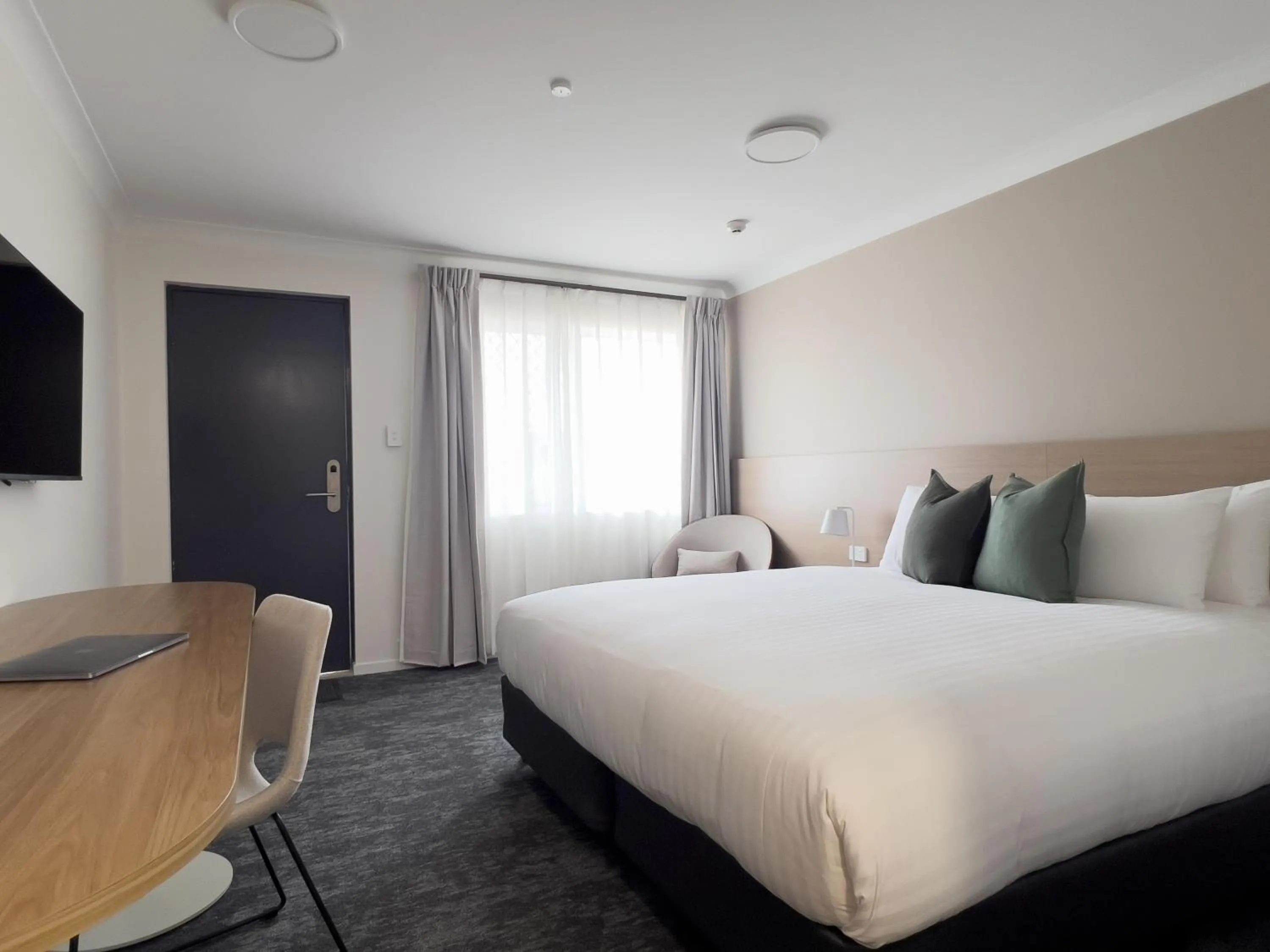 Bed in The Phoenix Artesian Spa Resort and Accommodation