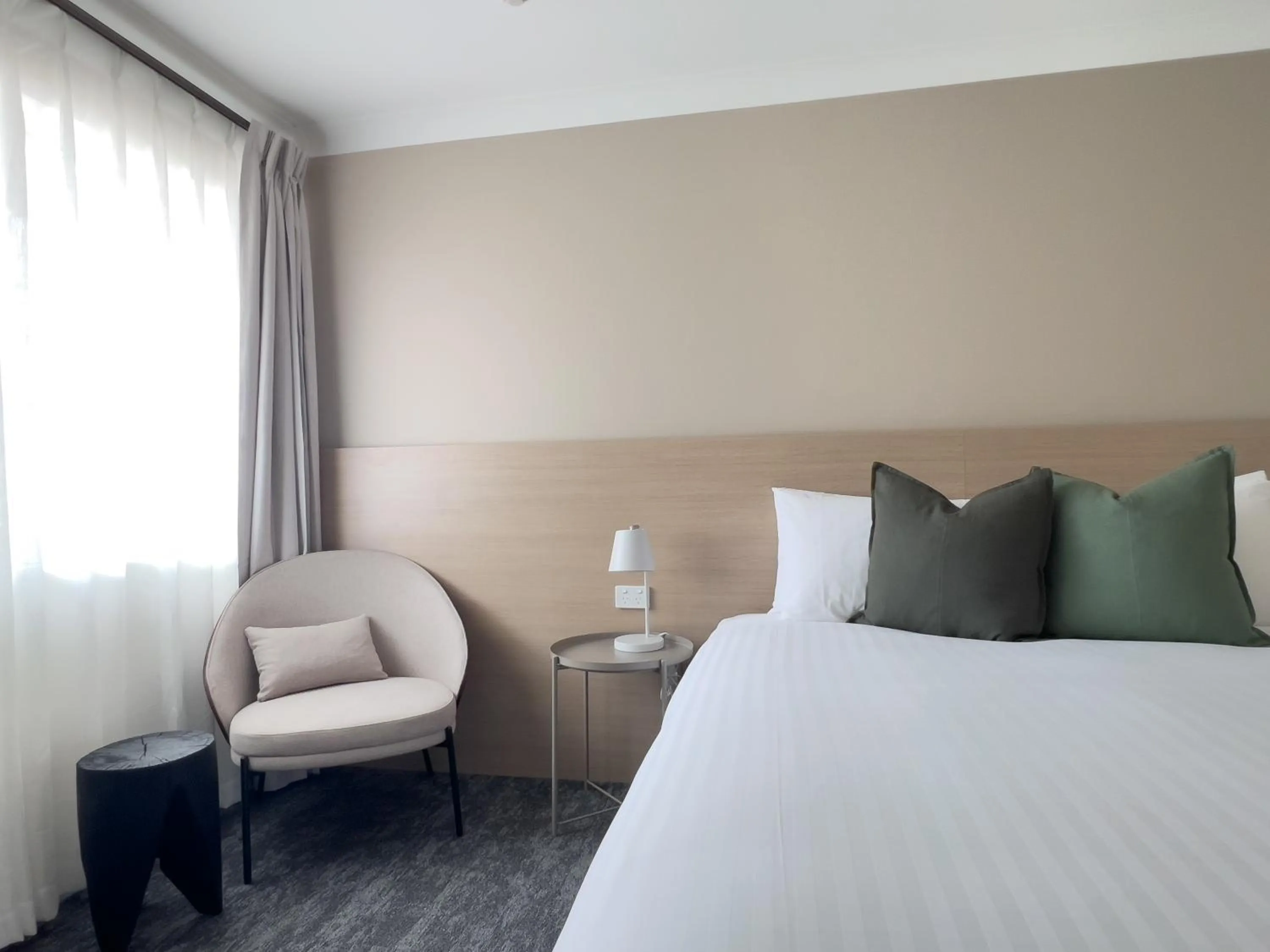 Bed in The Phoenix Artesian Spa Resort and Accommodation