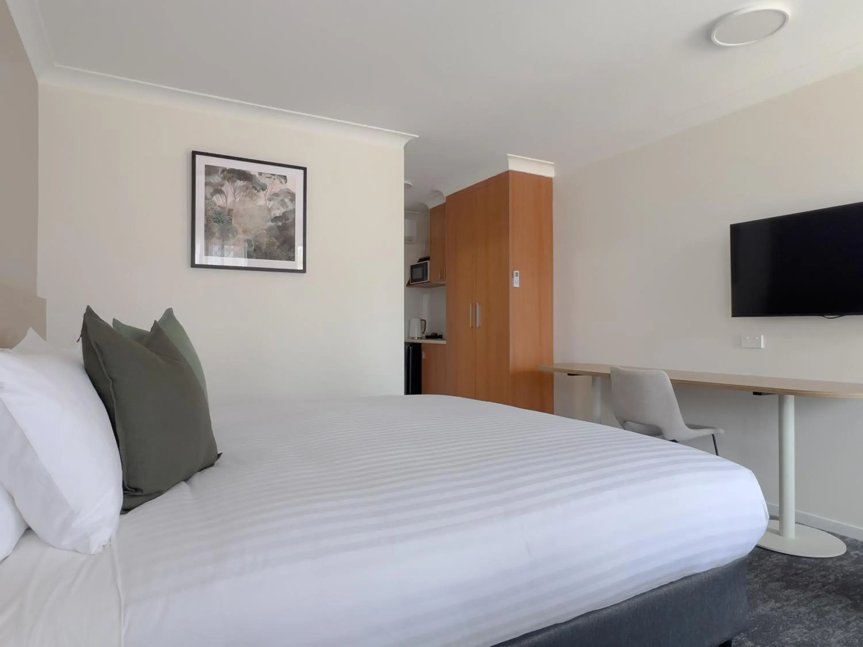 Executive Plus King Room in The Phoenix Artesian Spa Resort and Accommodation Executive Plus King Room in The Phoenix Artesian Spa Resort and Accommodation