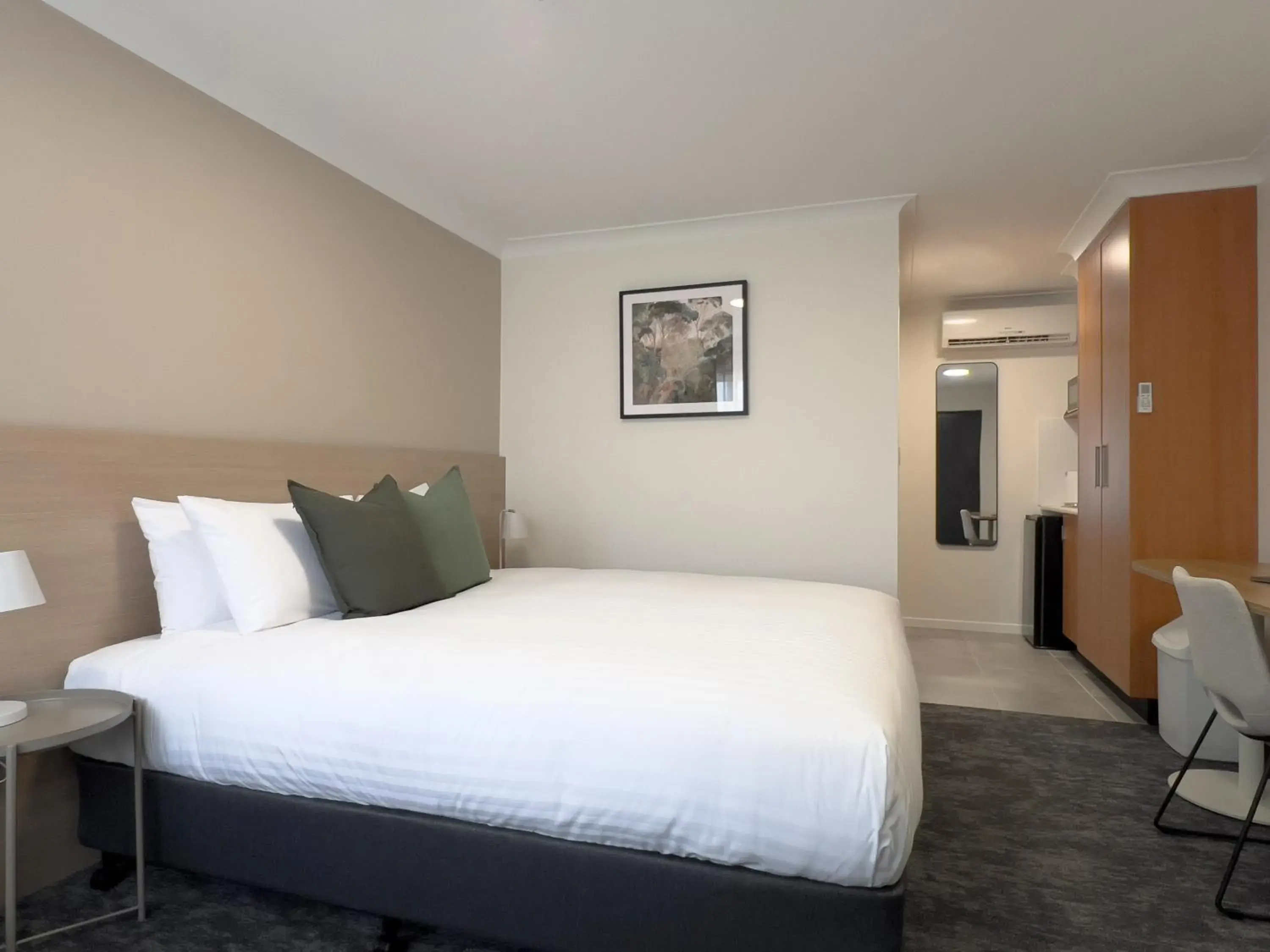 Executive Plus King Room in The Phoenix Artesian Spa Resort and Accommodation Executive Plus King Room in The Phoenix Artesian Spa Resort and Accommodation