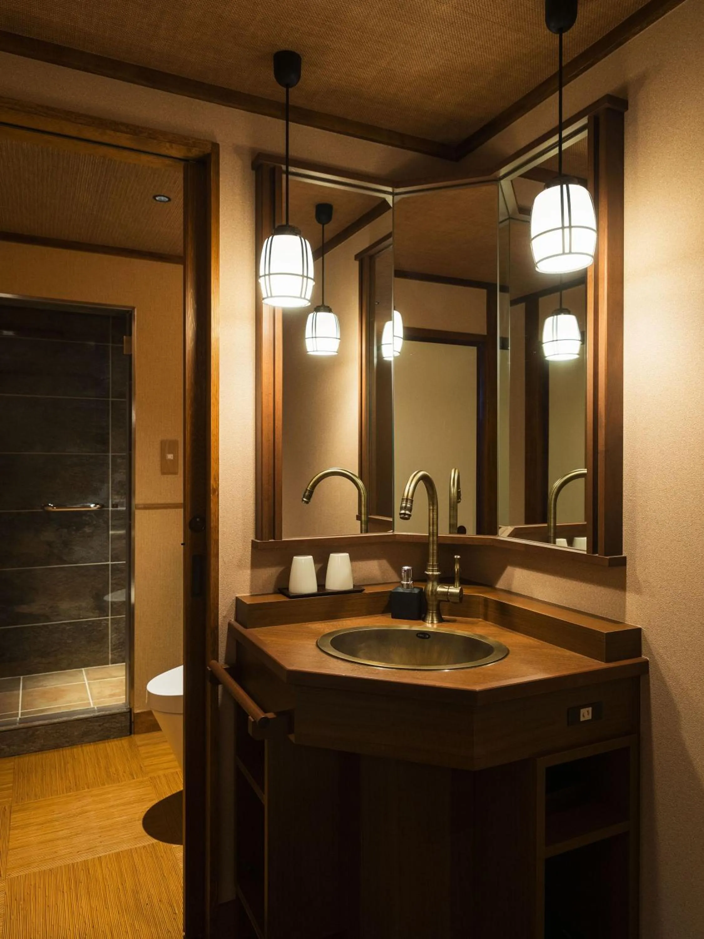 Decorative detail in Koran no Yu Kinkouro