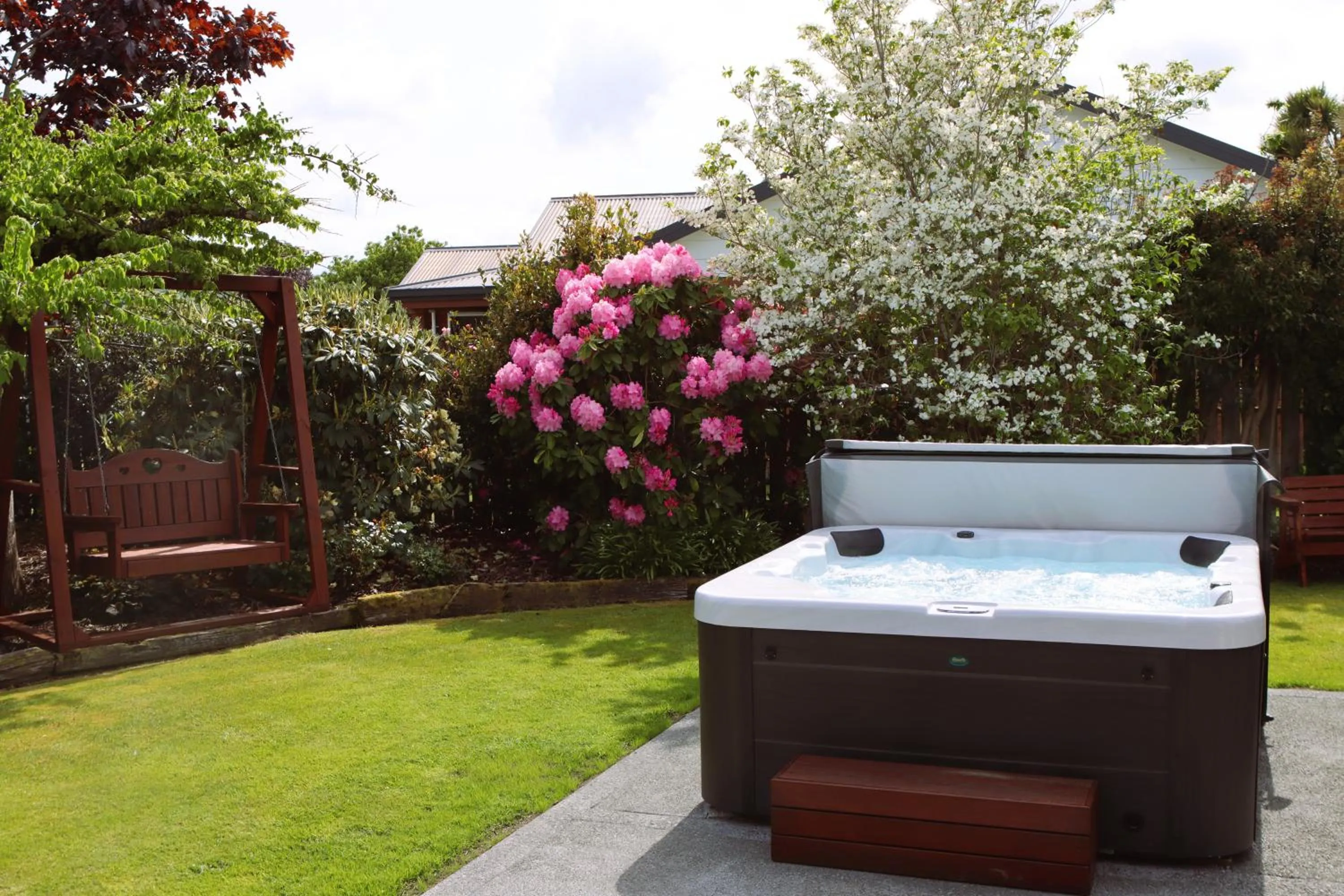 Hot Tub in Blue Ridge Studios and Bed & Breakfast