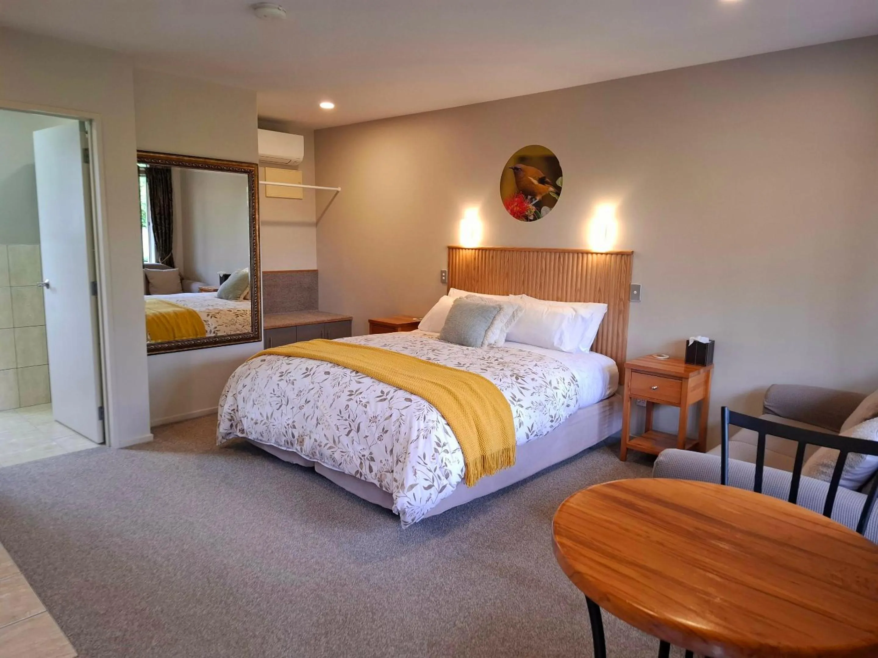 Photo of the whole room, Bed in Blue Ridge Studios and Bed & Breakfast