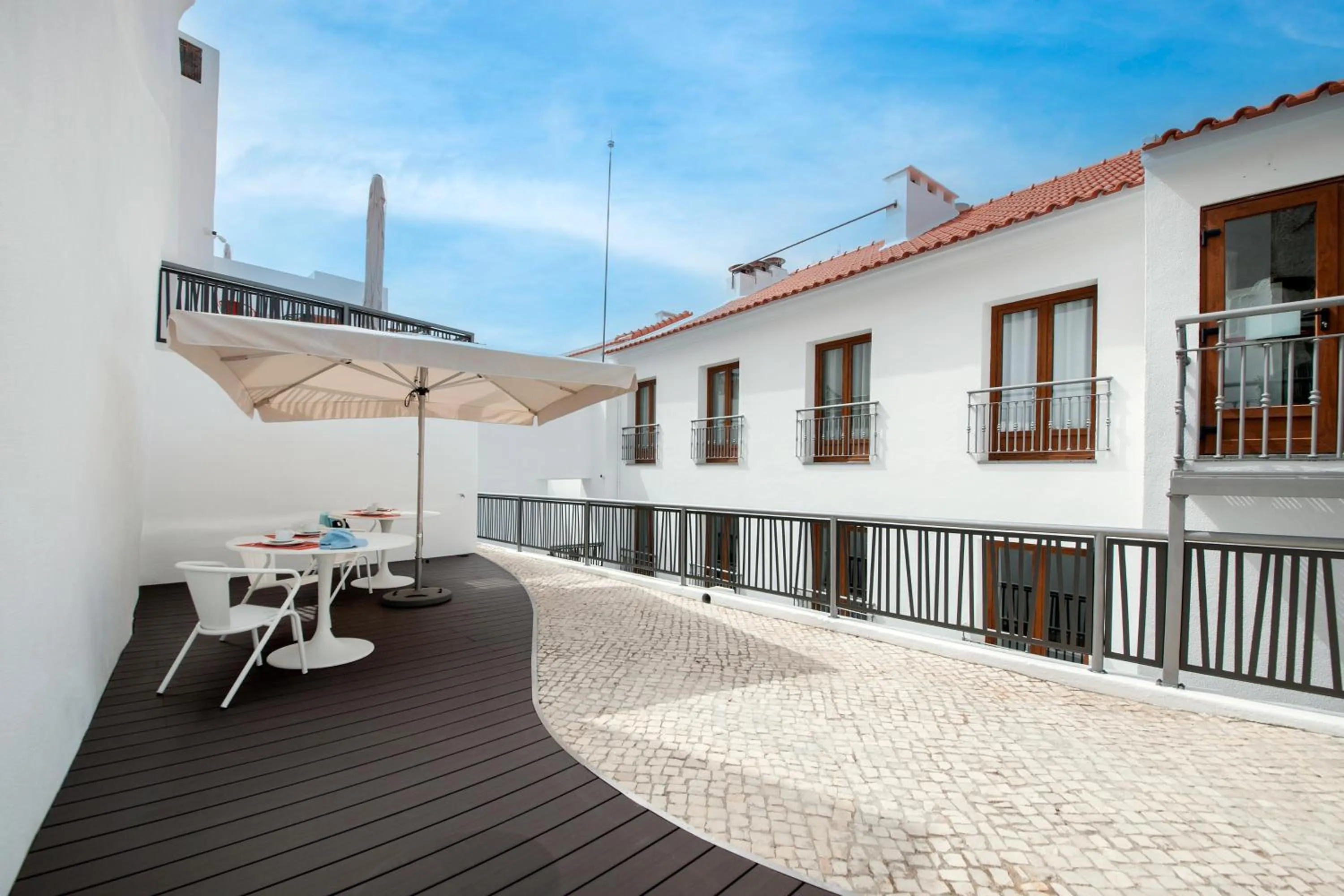 Property building in Porta da Arrábida Suites