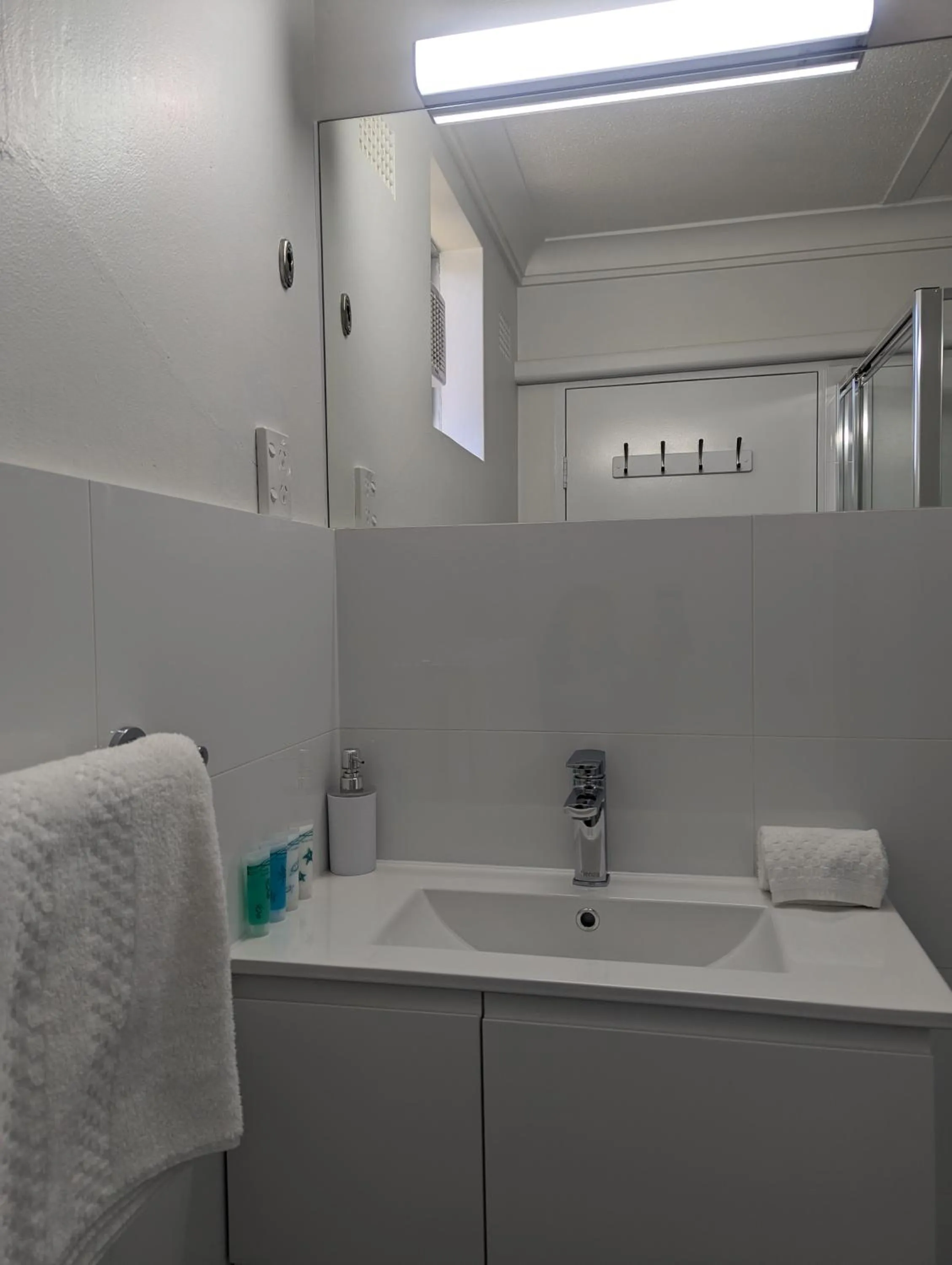 Bathroom in Haven Waters Motel & Apartments