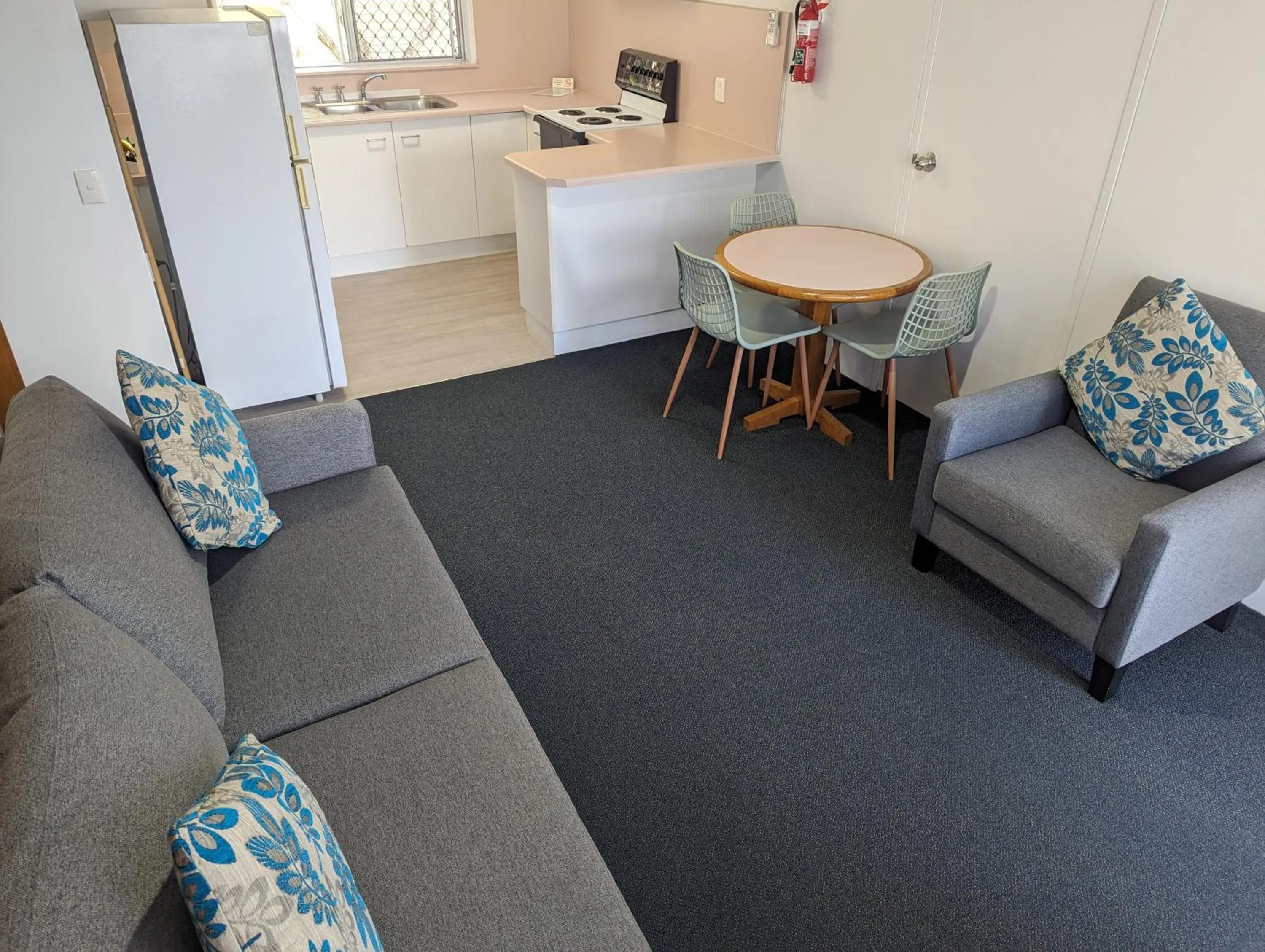 Dining area in Haven Waters Motel & Apartments