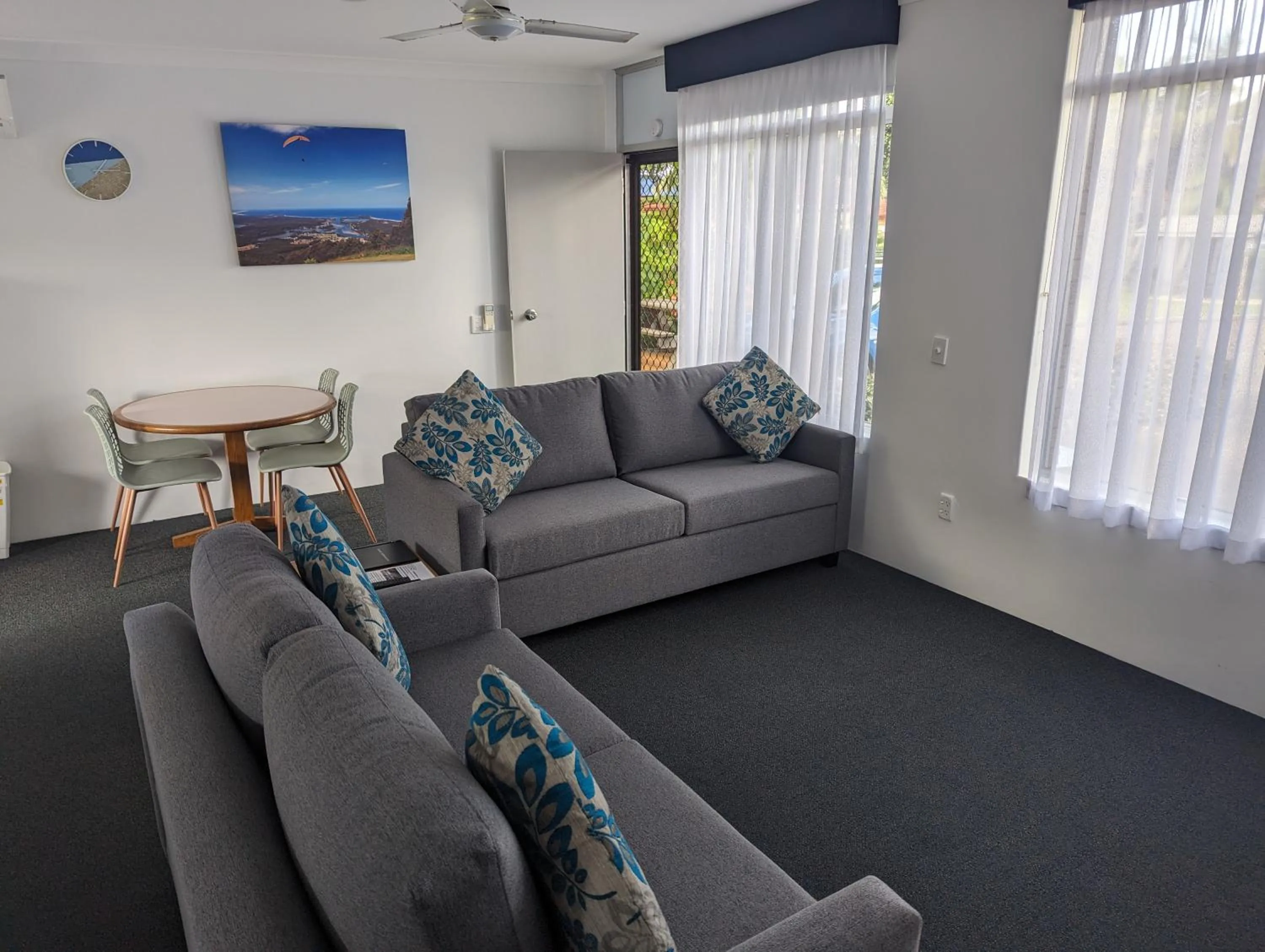Living room in Haven Waters Motel & Apartments