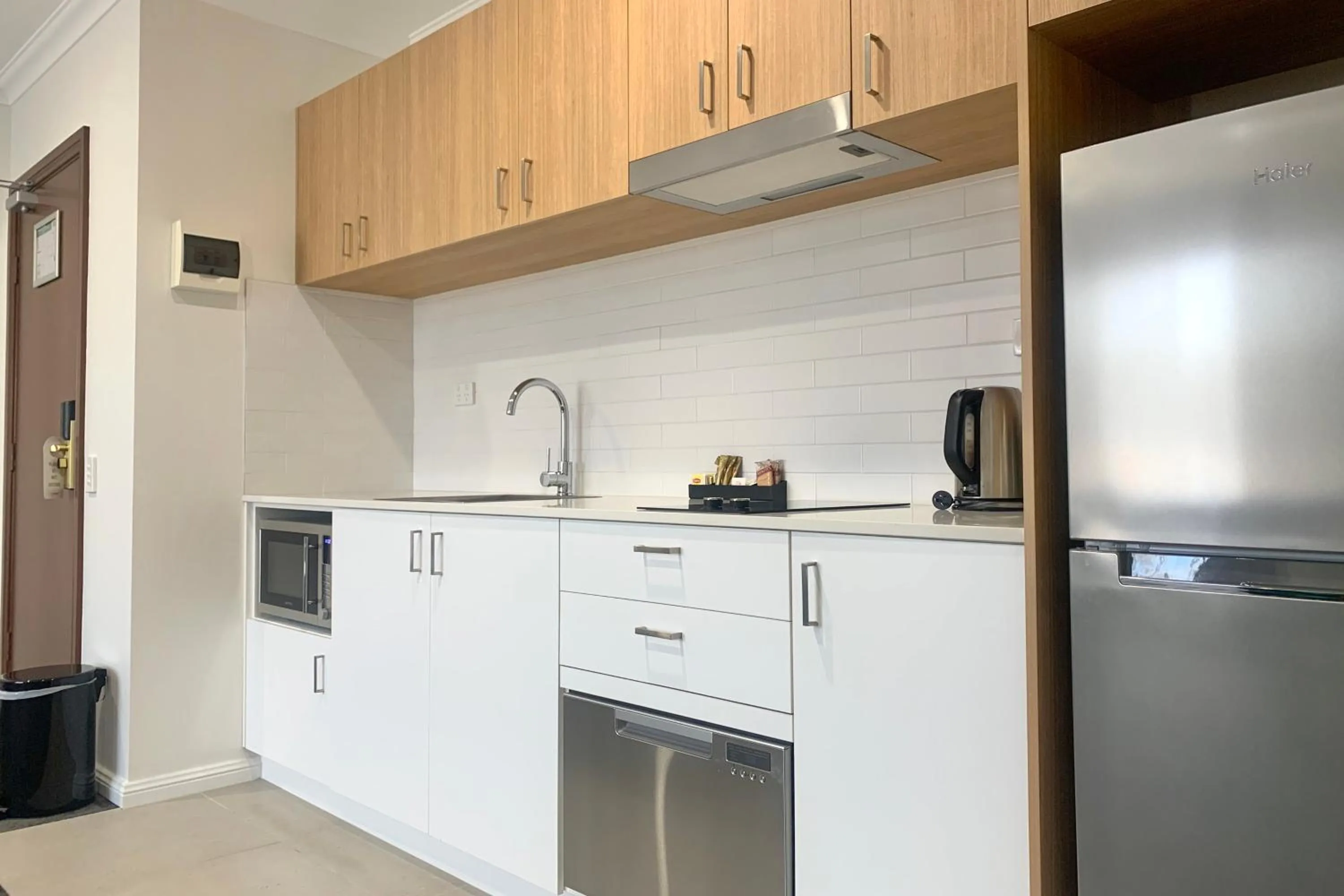 Kitchen or kitchenette in Littomore Suites Bathurst