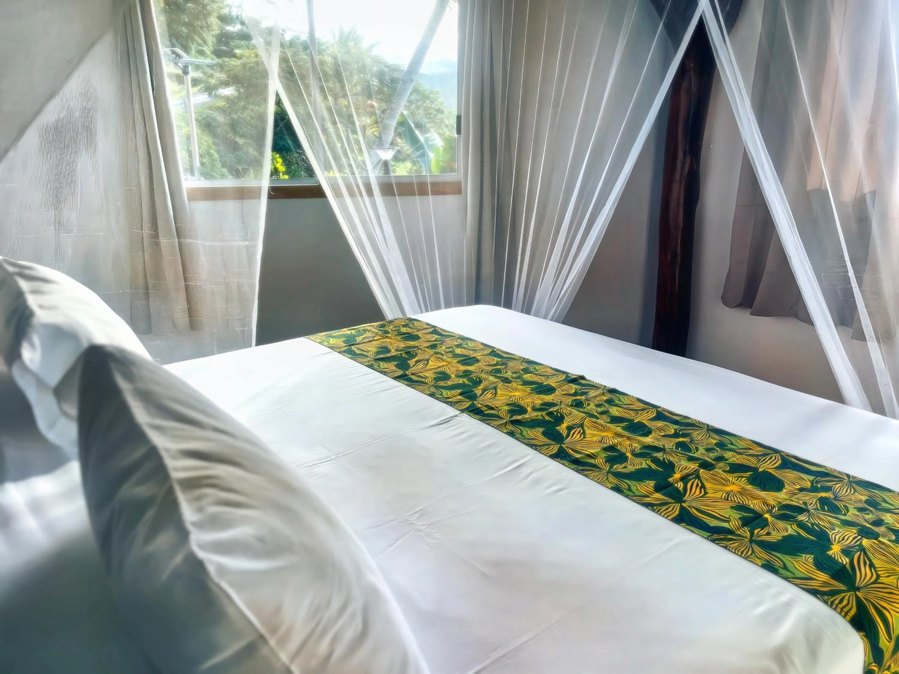 Bed in Fare Oviri Lodge