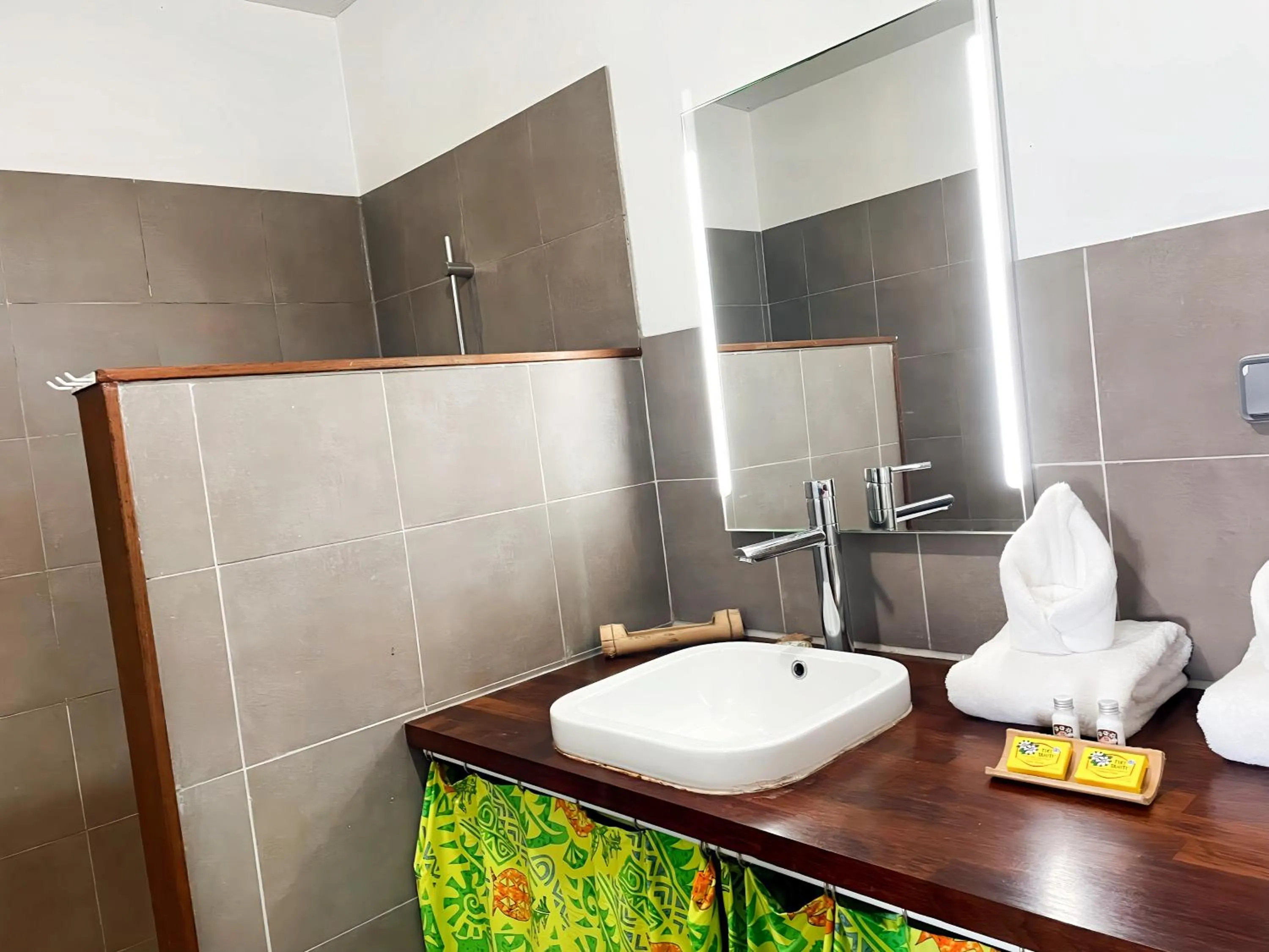 Bathroom in Fare Oviri Lodge