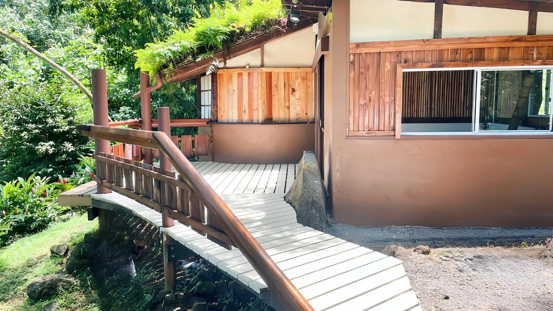 Balcony/Terrace in Fare Oviri Lodge