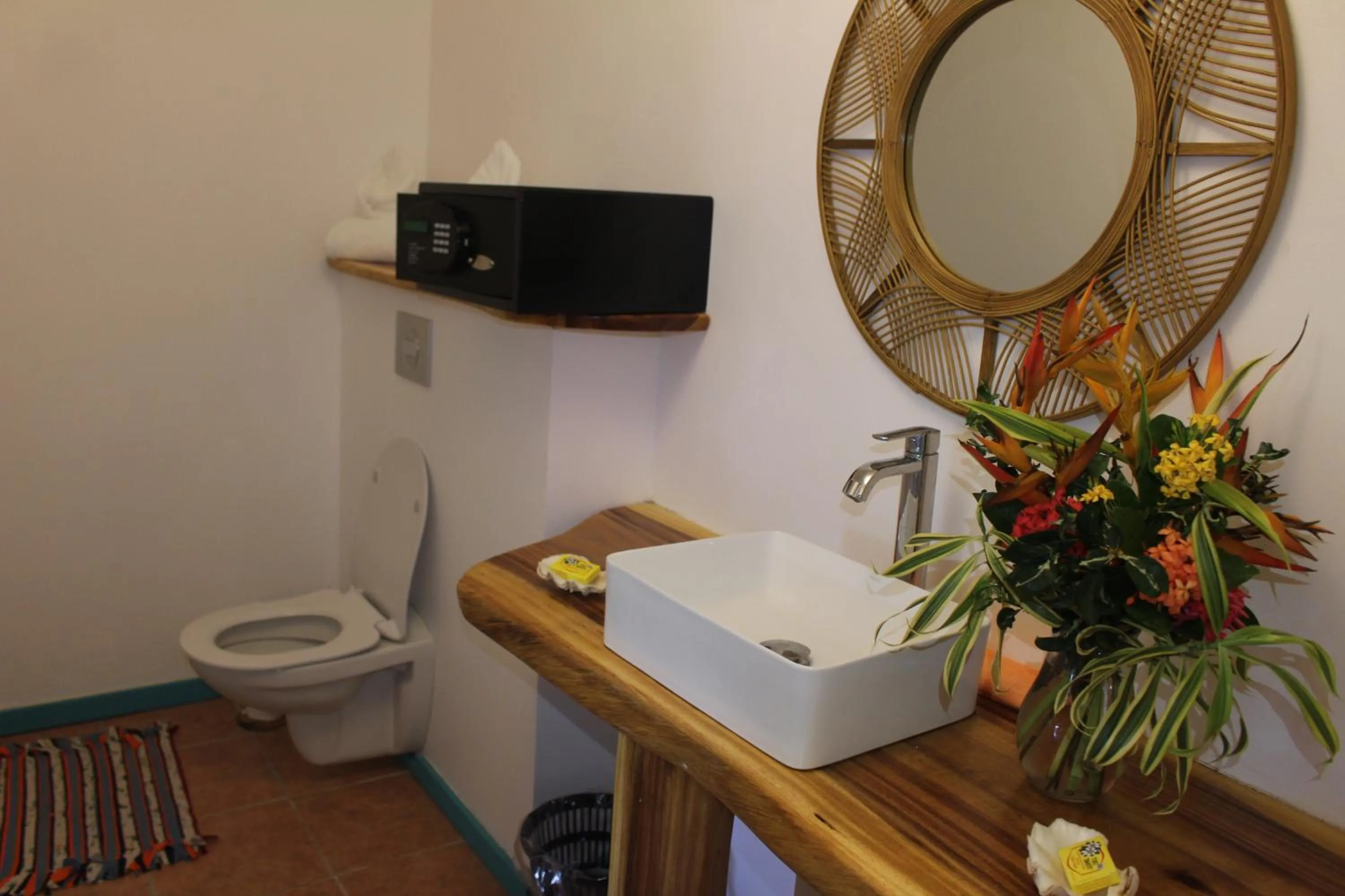 Bathroom in Fare Oviri Lodge