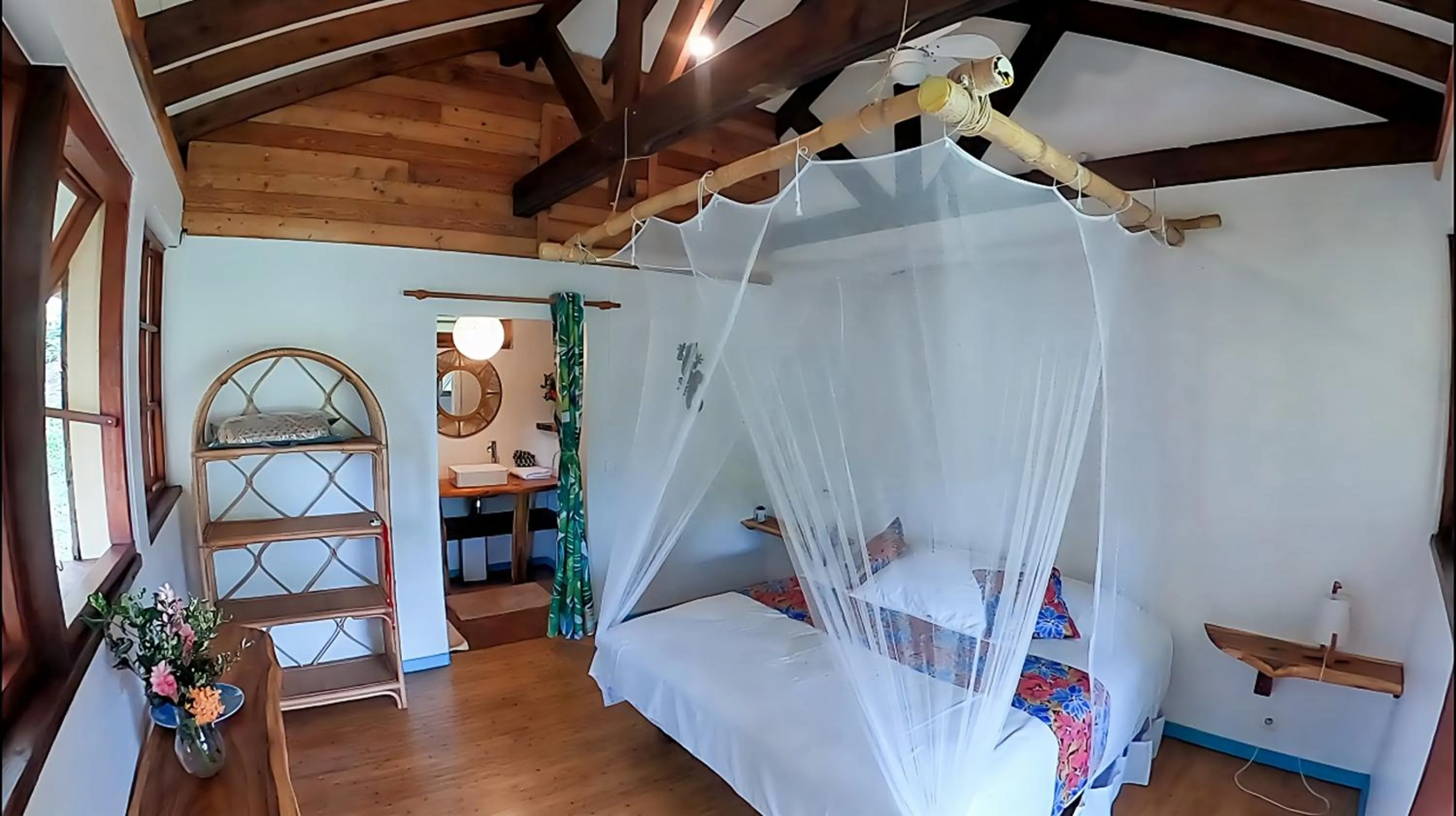 Bedroom, Bed in Fare Oviri Lodge