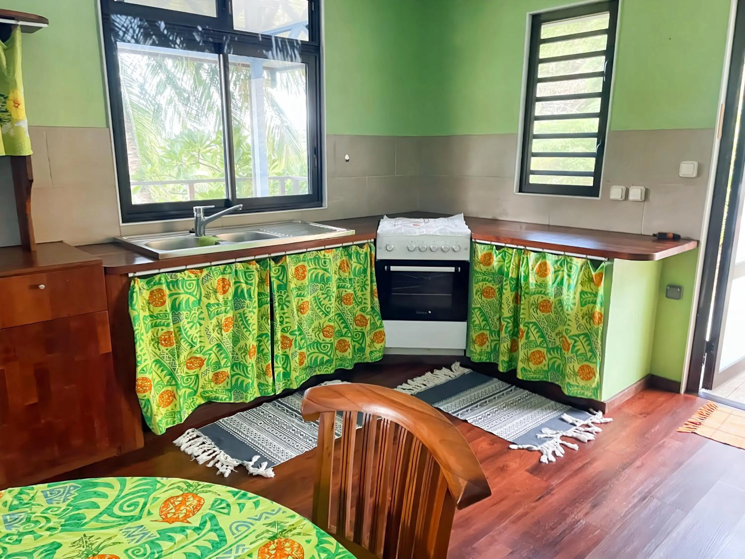 Kitchen or kitchenette in Fare Oviri Lodge